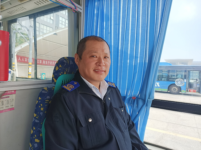 乘客手寫(xiě)感謝信致謝B13線駕駛員曹華偉