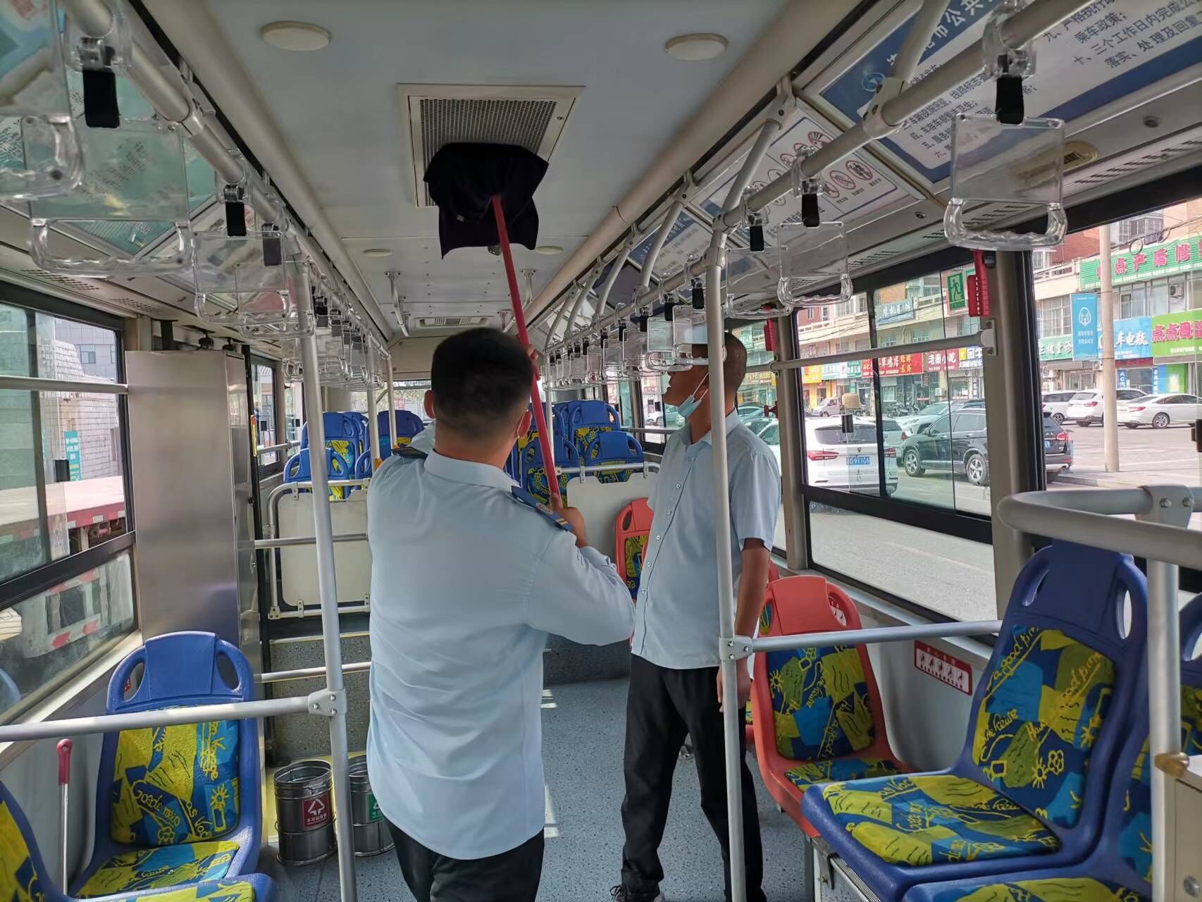 公交集團公交事業(yè)一部開展上路上線檢查助力城市創(chuàng)文