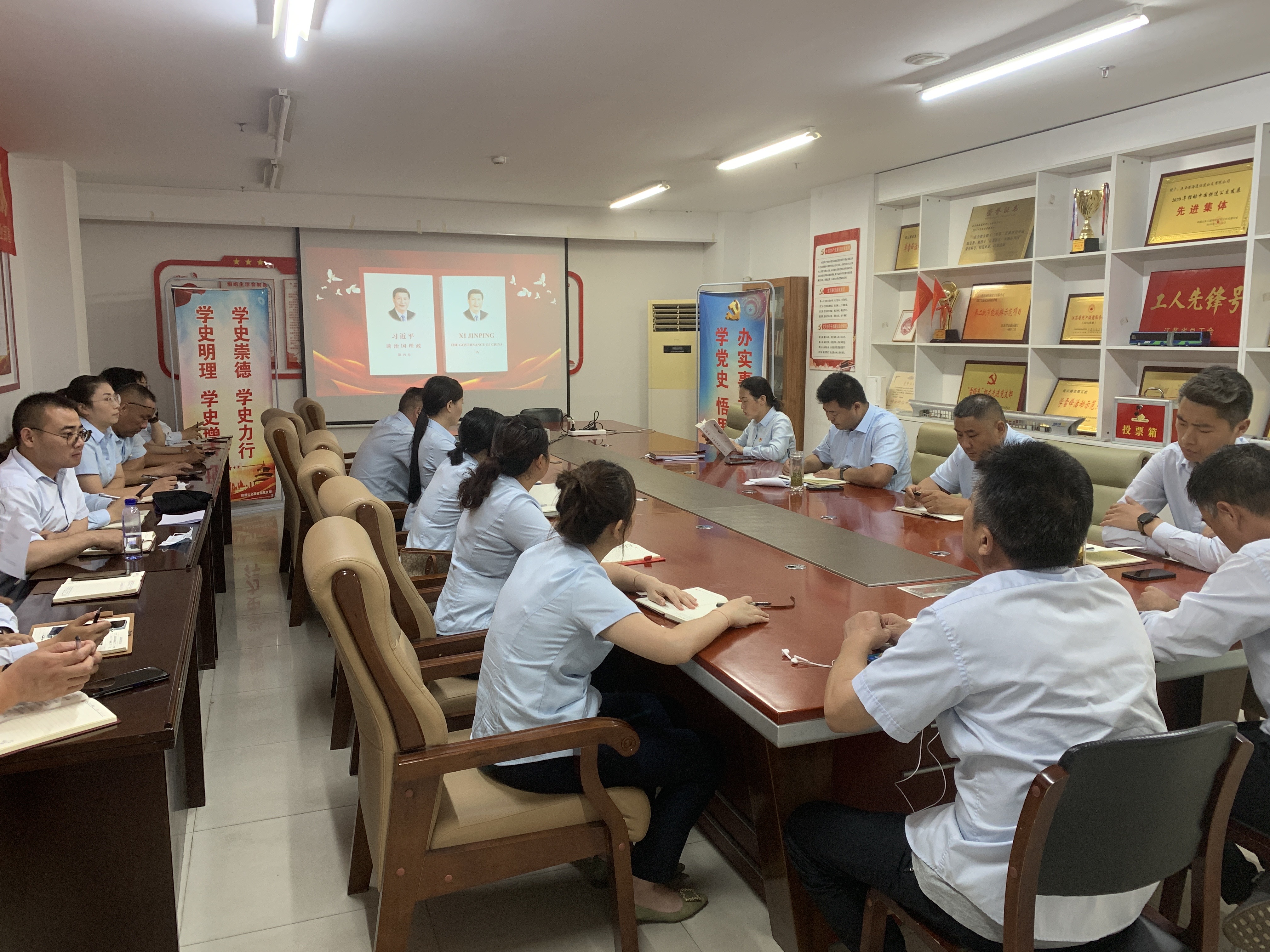 快速公交事業(yè)部黨支部開(kāi)展“讀原著悟原理奮進(jìn)新征程”主題黨日活動(dòng)