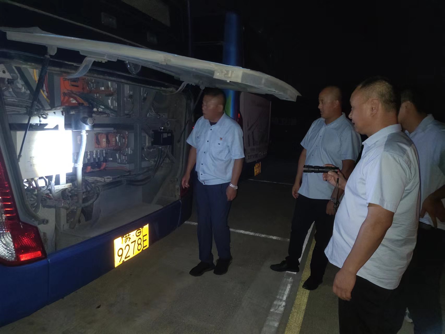 經營發(fā)展事業(yè)部開展徐圩駐站夜查工作