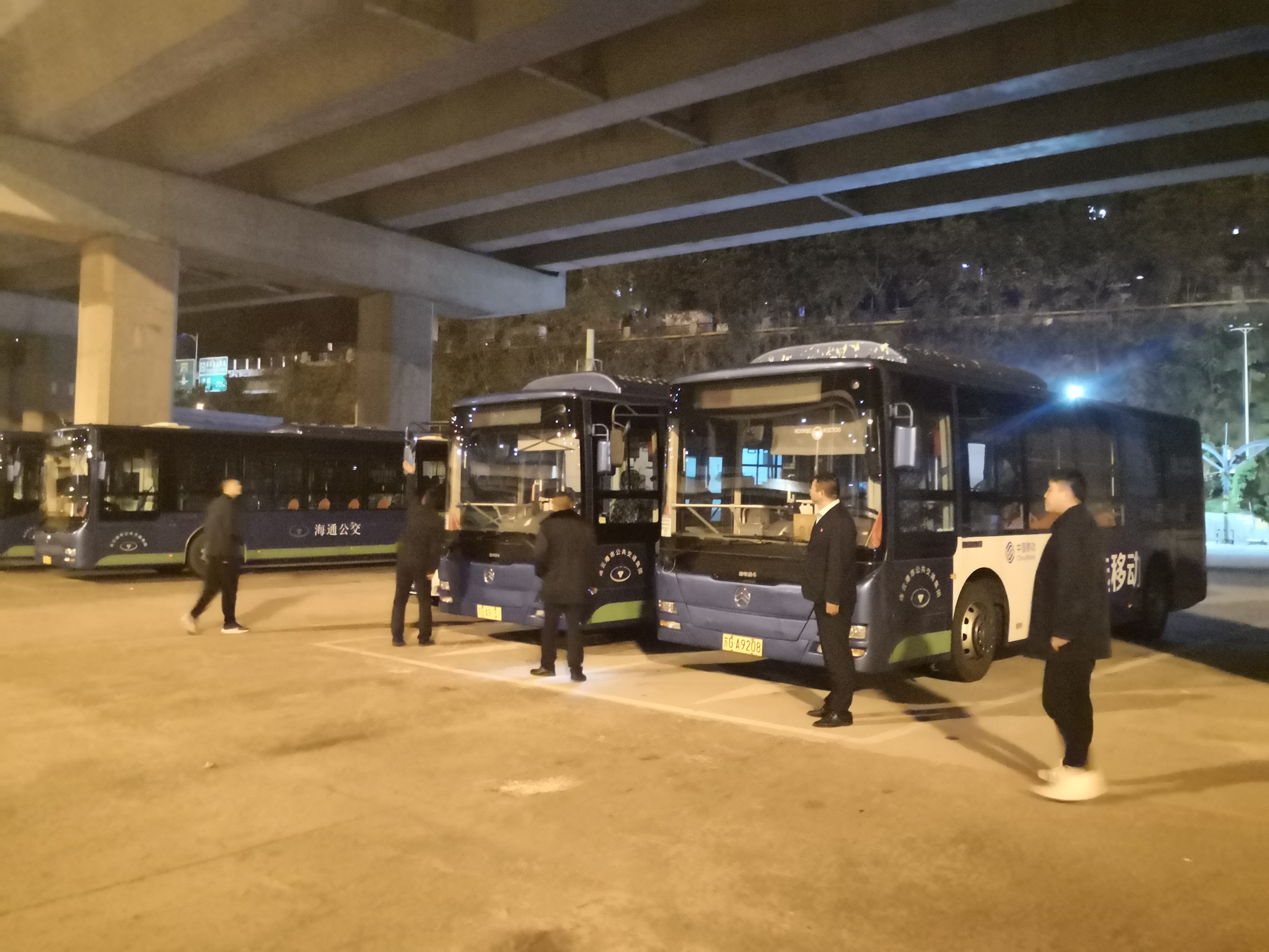 公交集團公交事業(yè)二部開展場站夜查工作