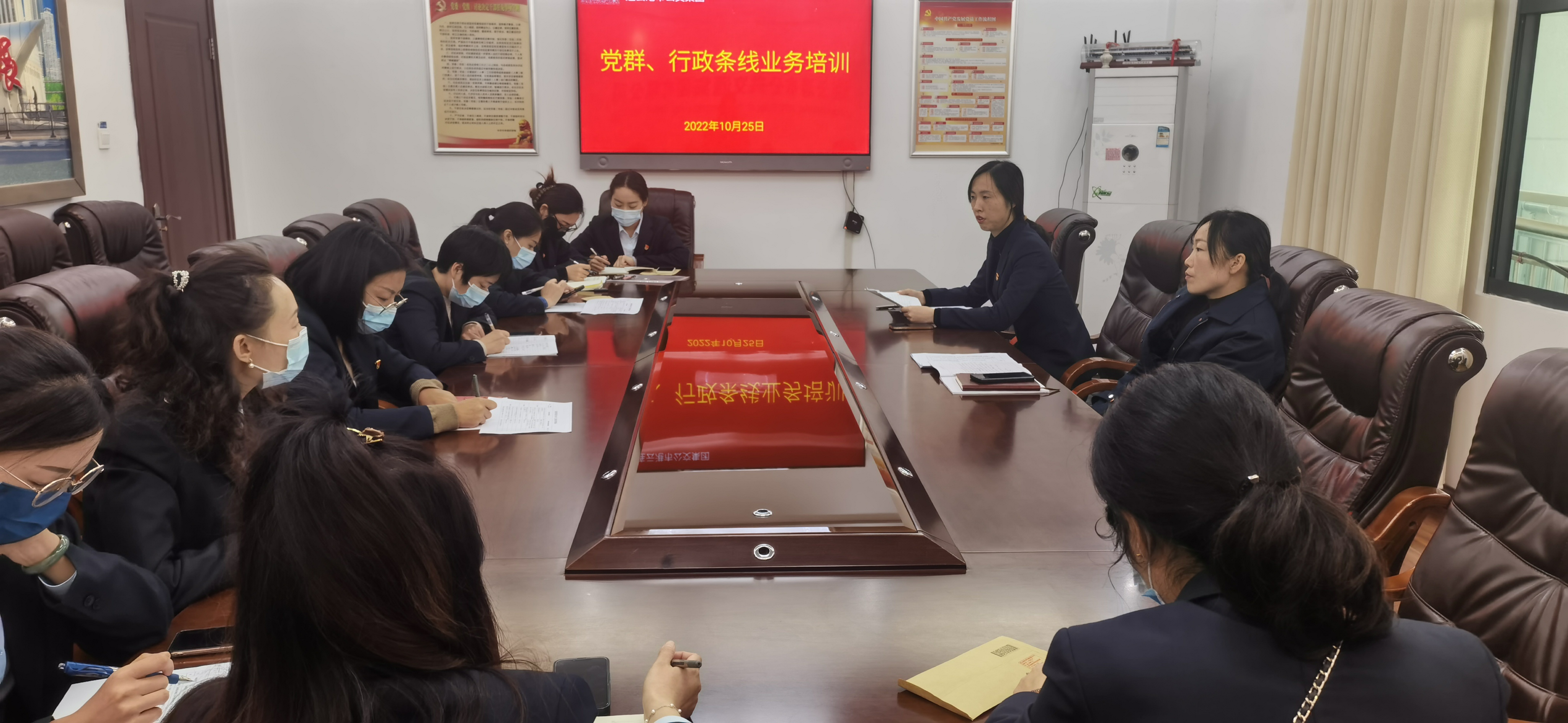 公交集團(tuán)舉行干部業(yè)務(wù)培訓(xùn)會