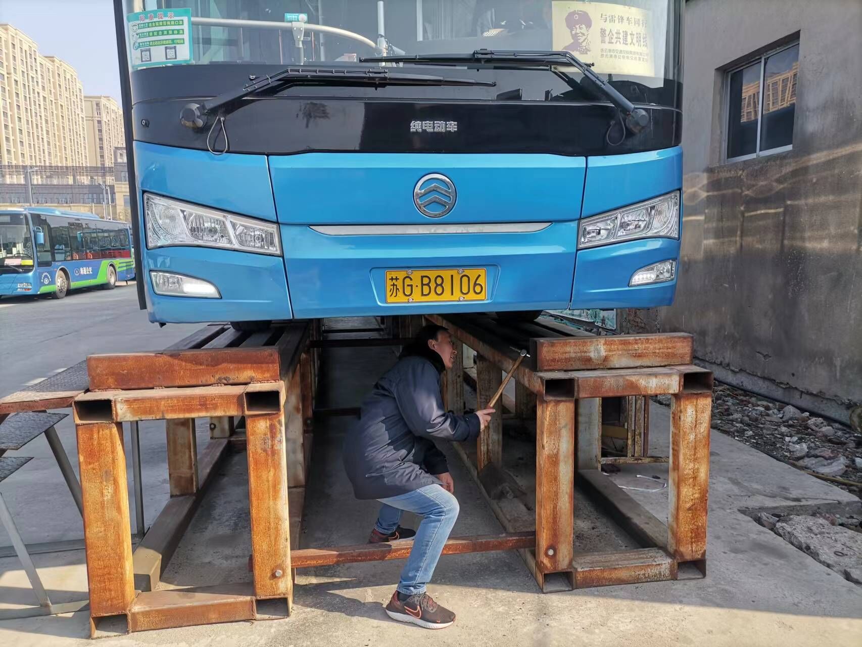 公交集團公交事業(yè)一部開展安全隱患專項整治活動