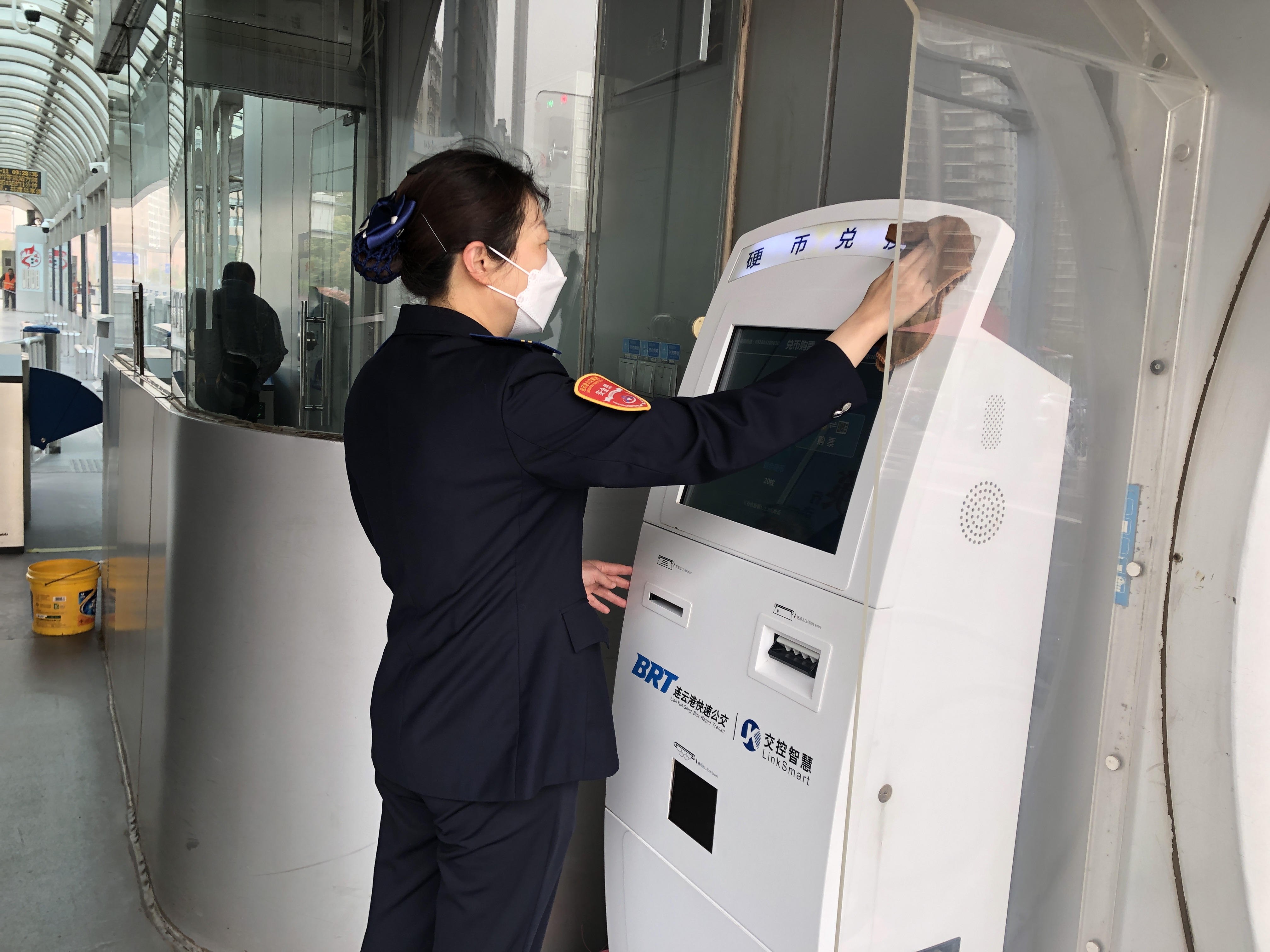 BRT站務(wù)員墊付孩子車費讓其順利回家