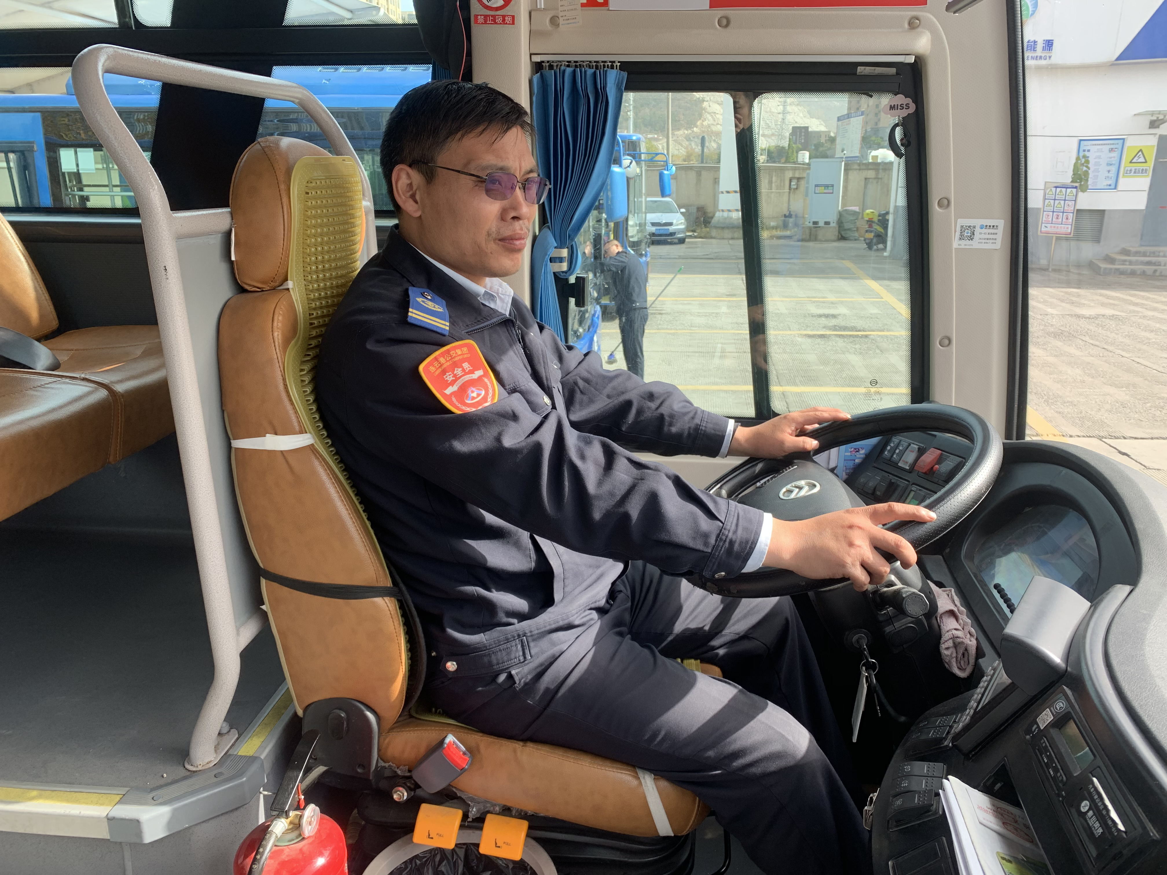 經(jīng)營發(fā)展事業(yè)部駕駛員魏曉軍拾金不昧