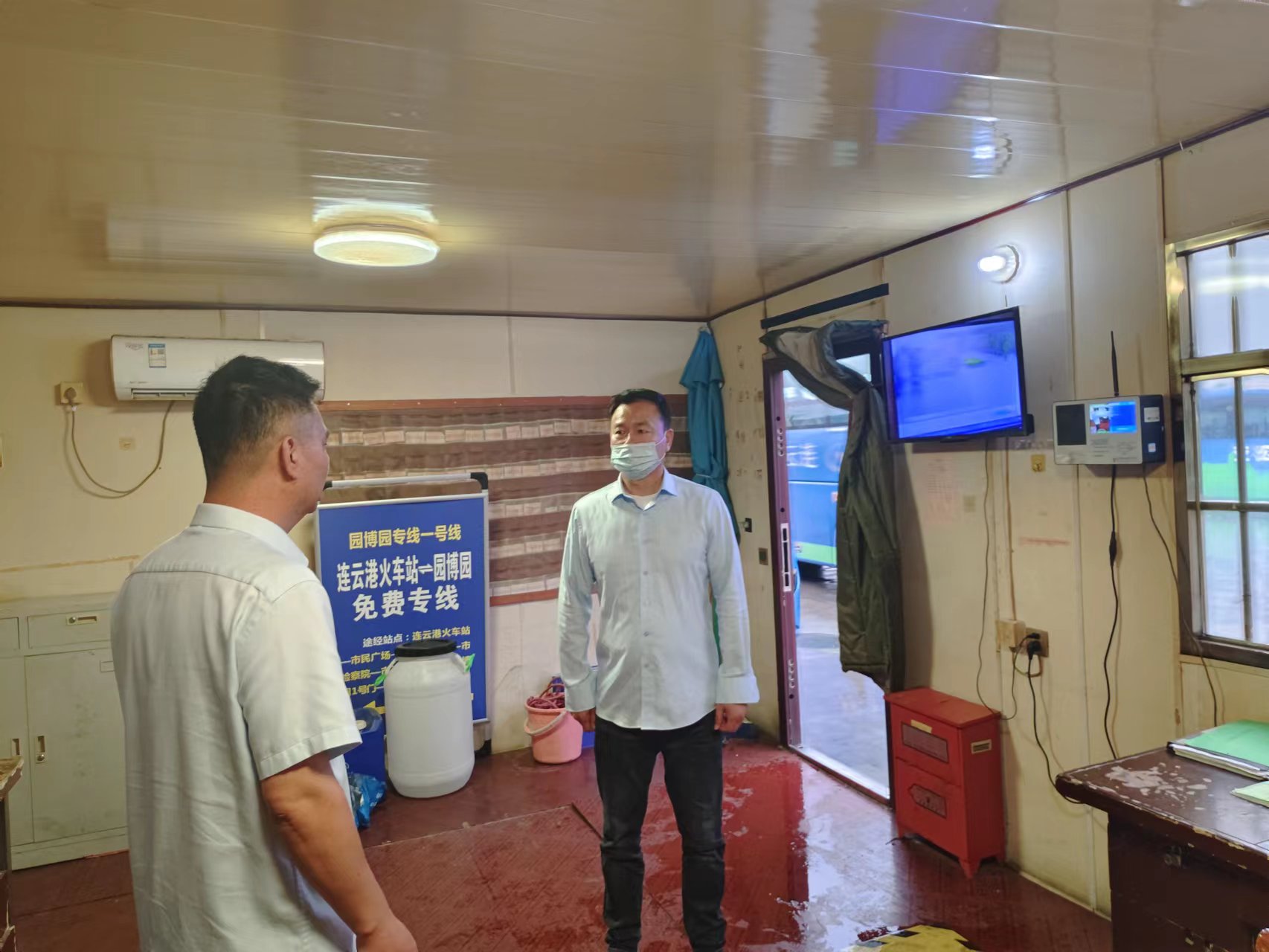 公交集團(tuán)經(jīng)營(yíng)發(fā)展事業(yè)部積極應(yīng)對(duì)暴雨惡劣天氣