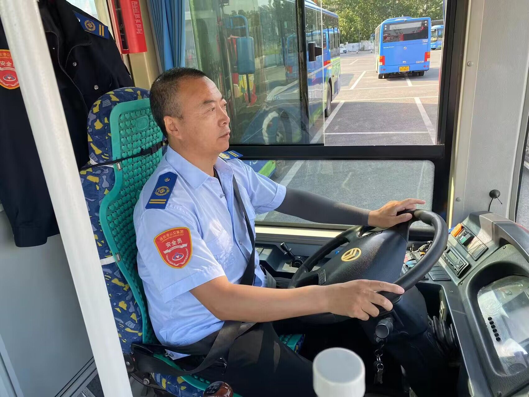 17路駕駛員時(shí)明雪拾金不昧受贊揚(yáng)