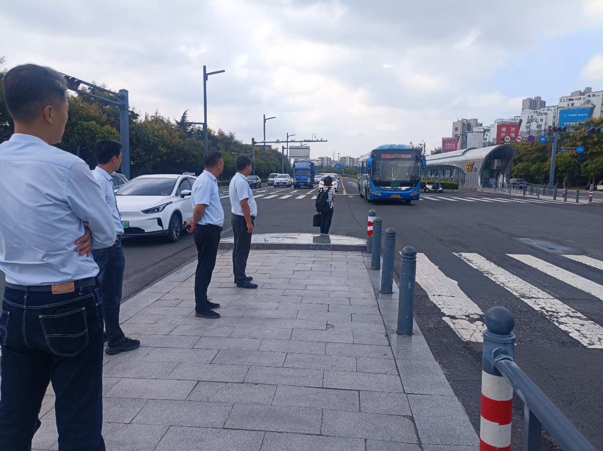 公交集團(tuán)快速公交事業(yè)部開展中秋國慶“雙節(jié)”前安全大檢查