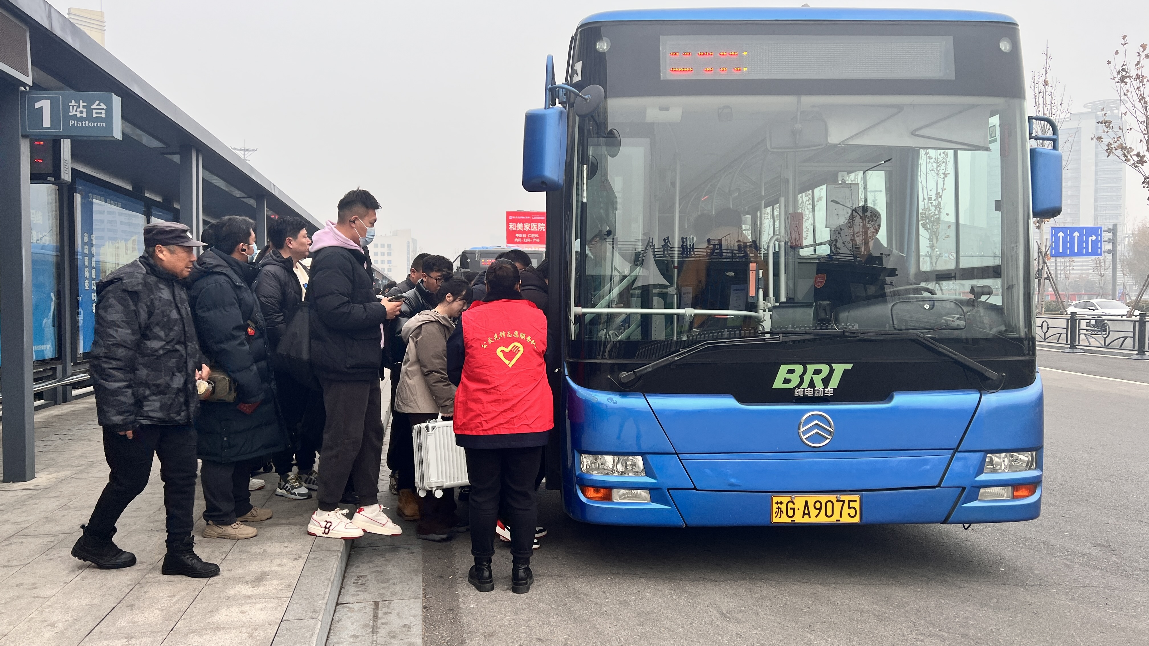 公交集團快速公交事業(yè)部持續(xù)做好運營志愿服務(wù)