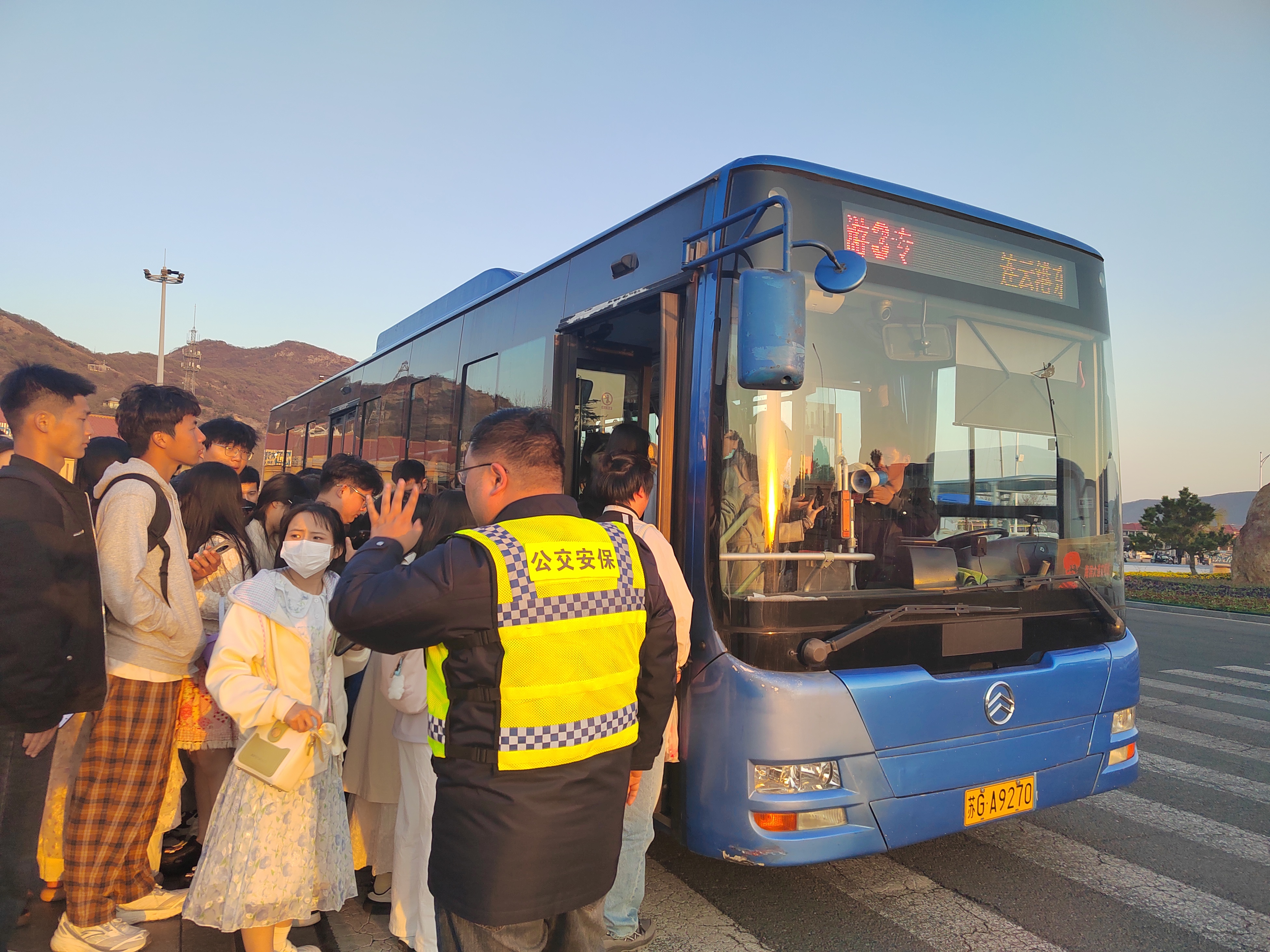 公交集團圓滿完成2025年清明小長假運輸保障任務(wù)