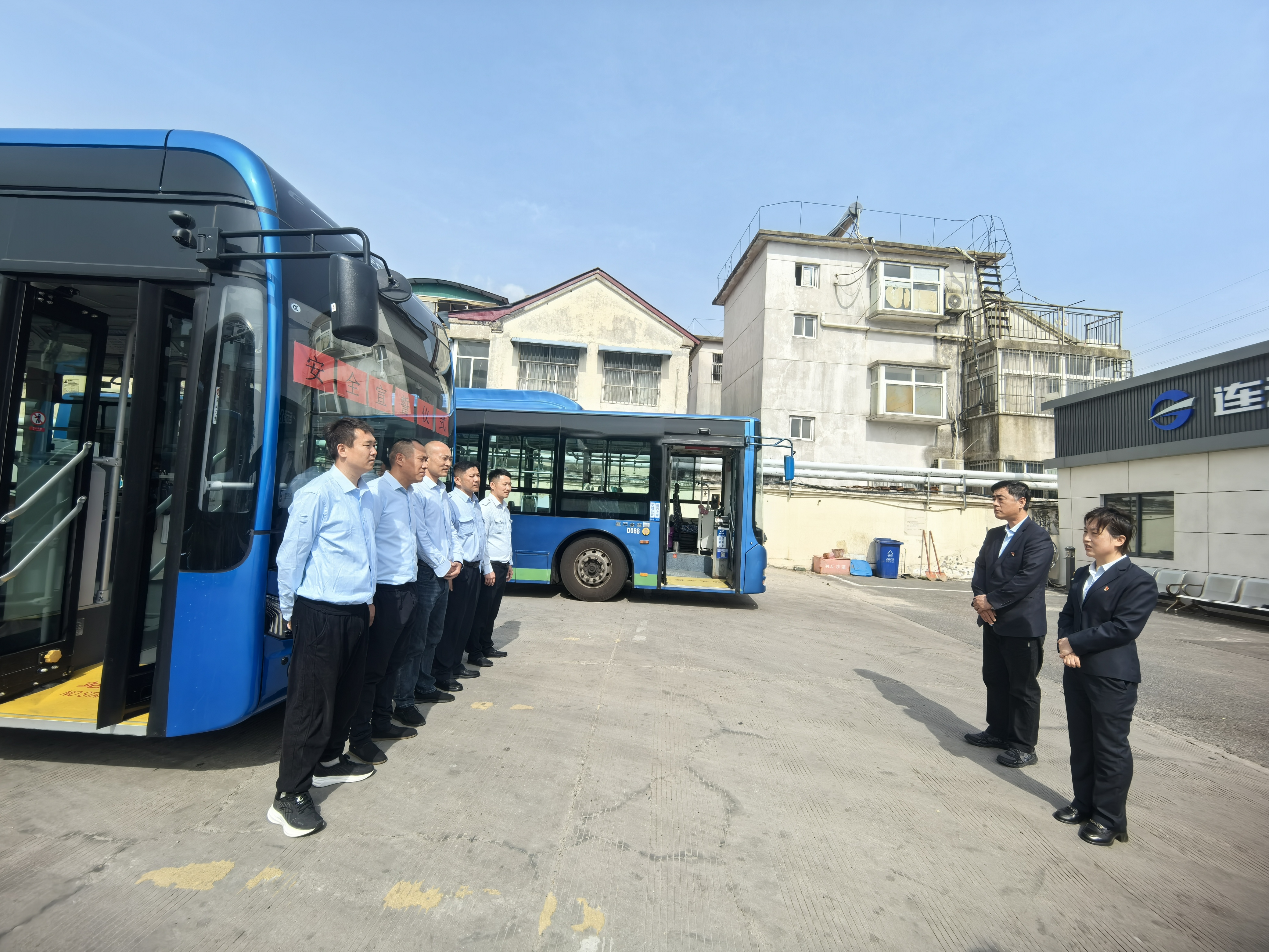 你予我一份誓詞，我與你共享榮光--公交集團(tuán)開展新入職駕駛員安全行車宣誓儀式