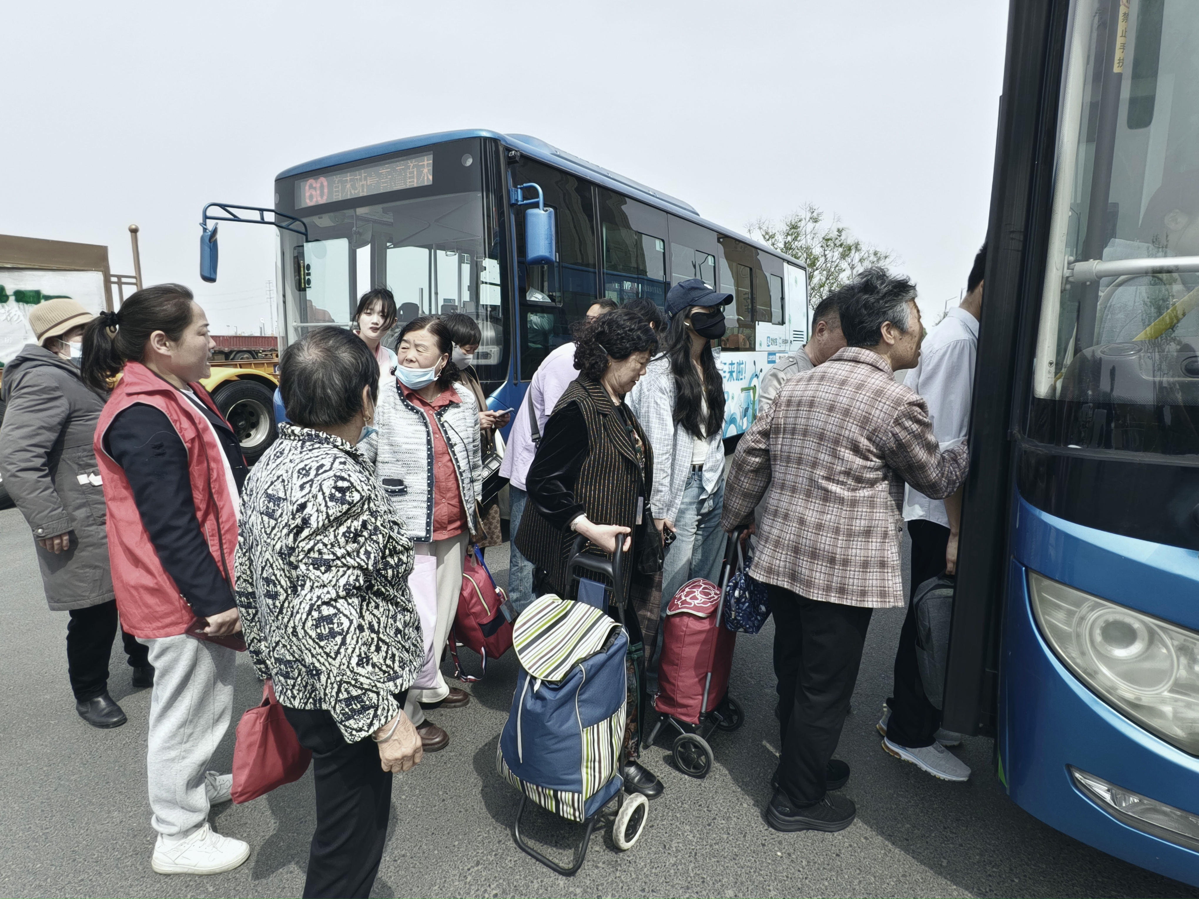 科學(xué)運力+暖心服務(wù) 東部公交守護學(xué)子平安求學(xué)路