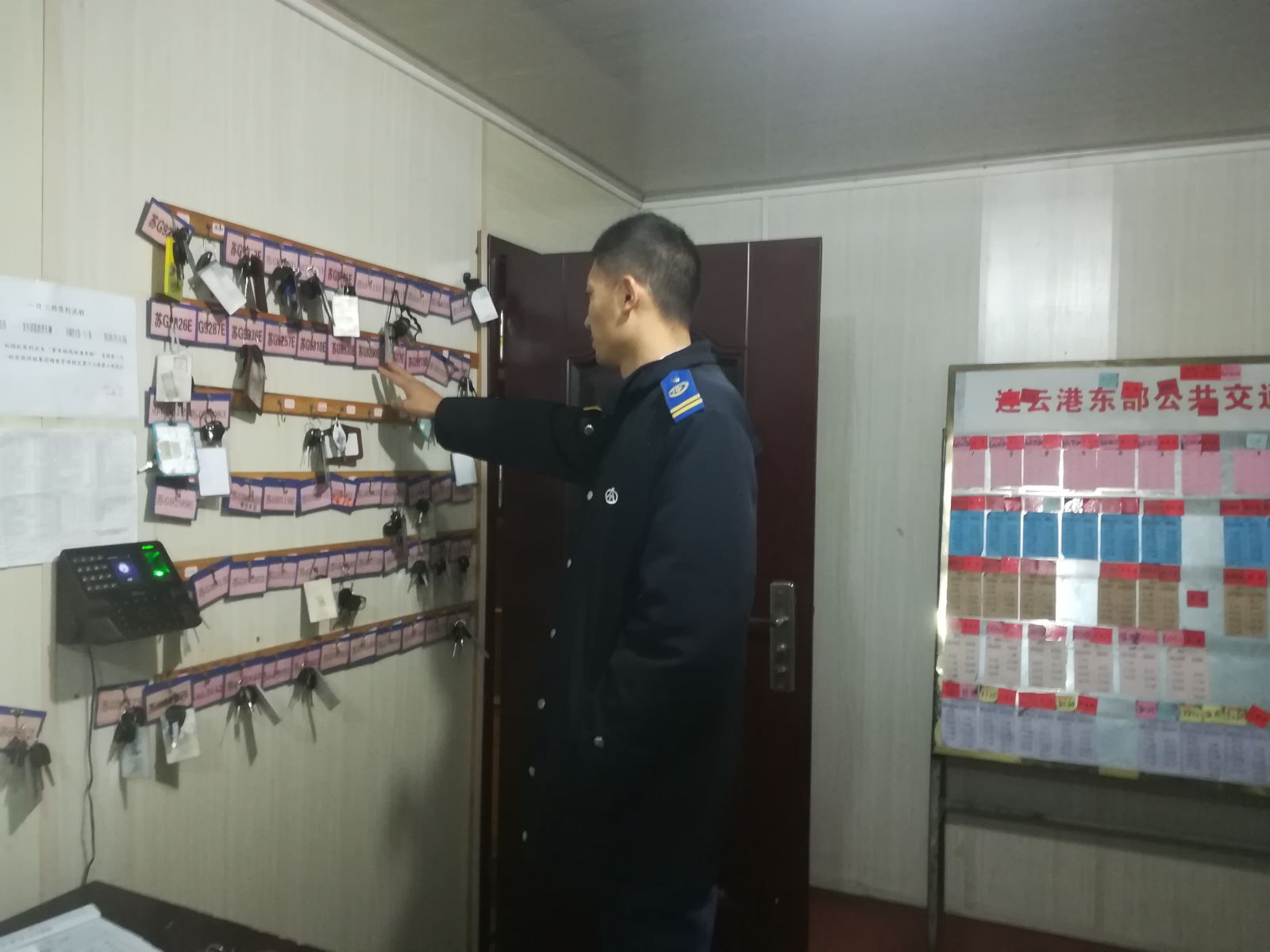 公交集團(tuán)東部公司持續(xù)開(kāi)展場(chǎng)站夜間專(zhuān)項(xiàng)檢查