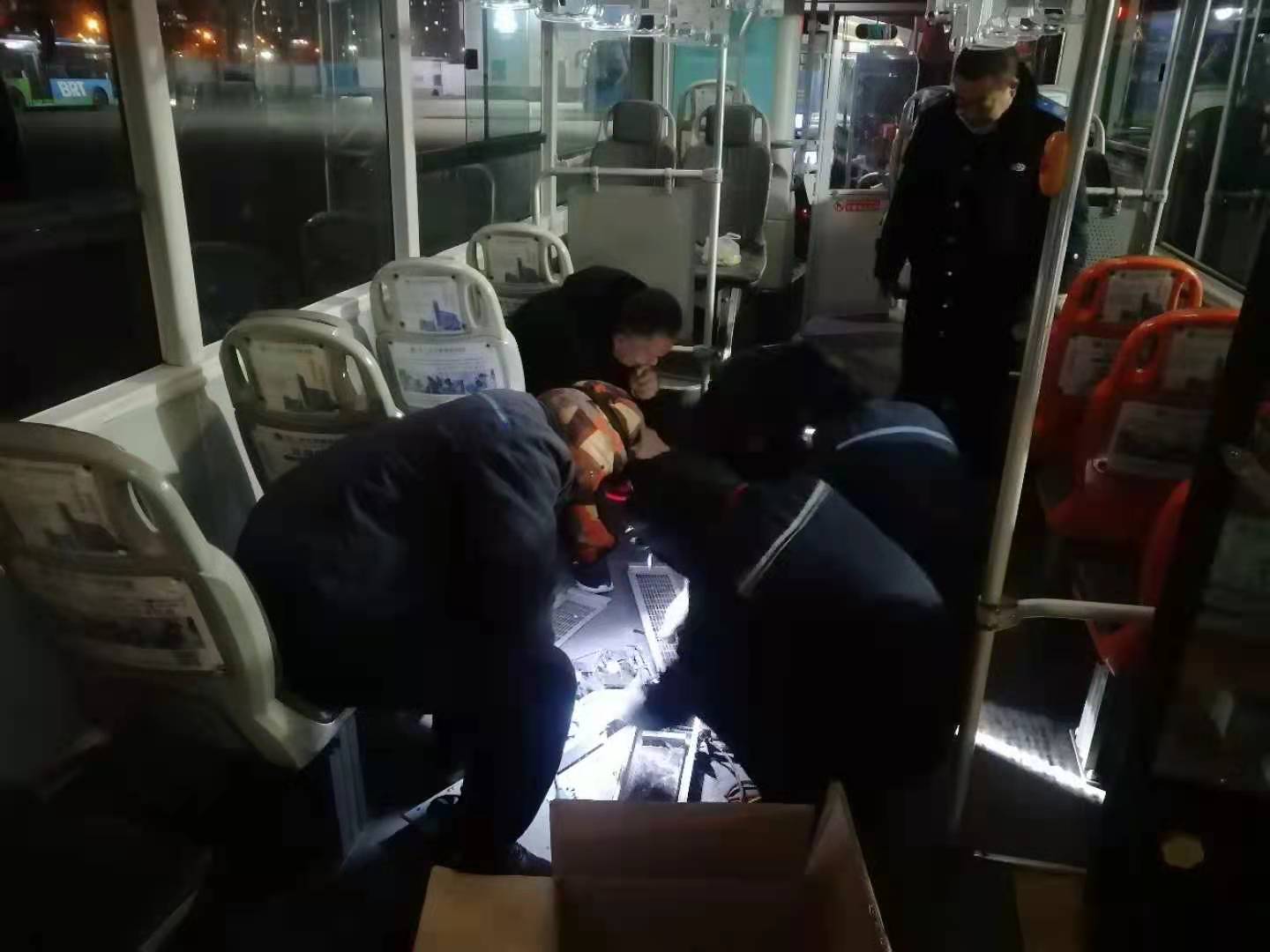 快速公交事業(yè)部對燃氣車輛暖風(fēng)機進行集中整改