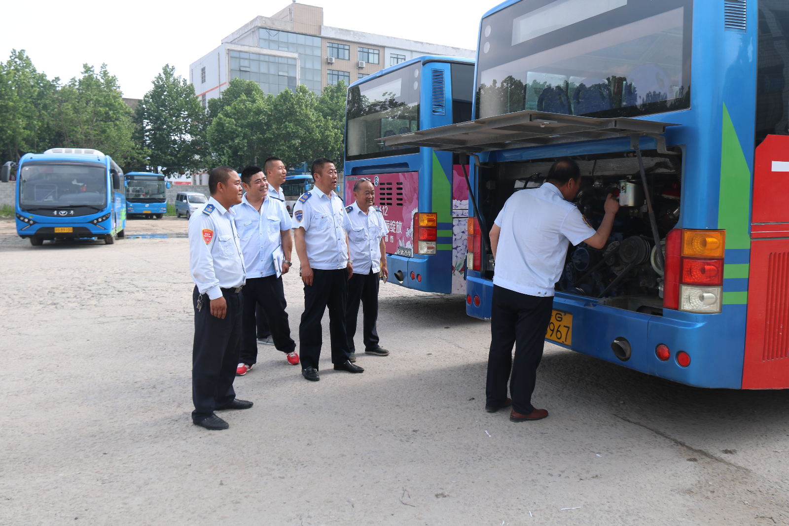 公交集團海通公交公司開展一日三檢和應(yīng)急處置考核