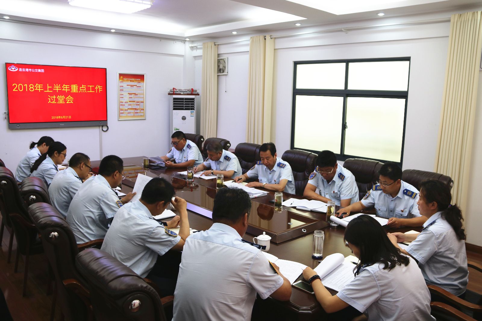 公交集團(tuán)召開2018年上半年權(quán)屬單位重點(diǎn)工作過堂會