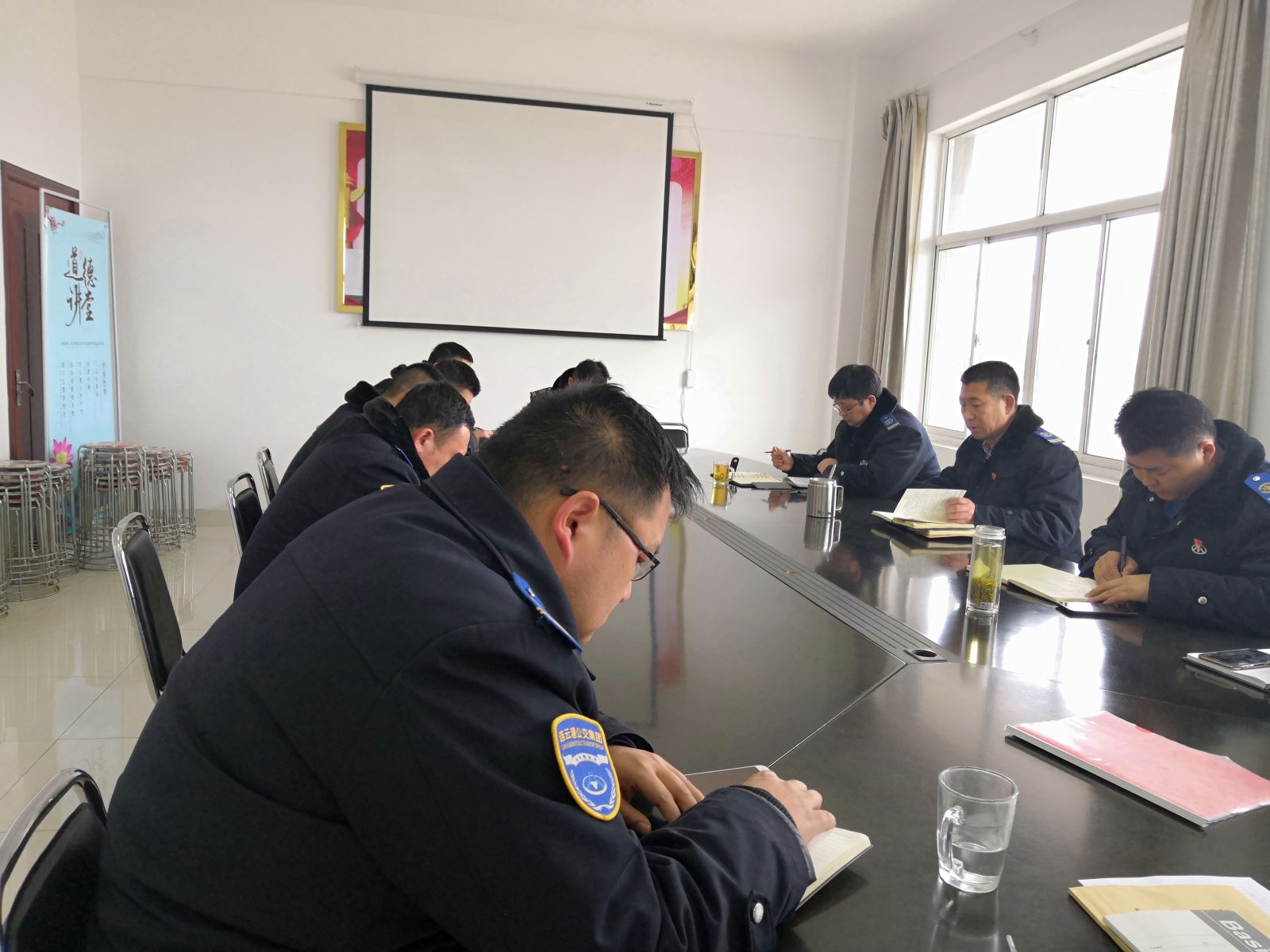 公交集團(tuán)公交事業(yè)二部召開“兩會”安全生產(chǎn)專題會