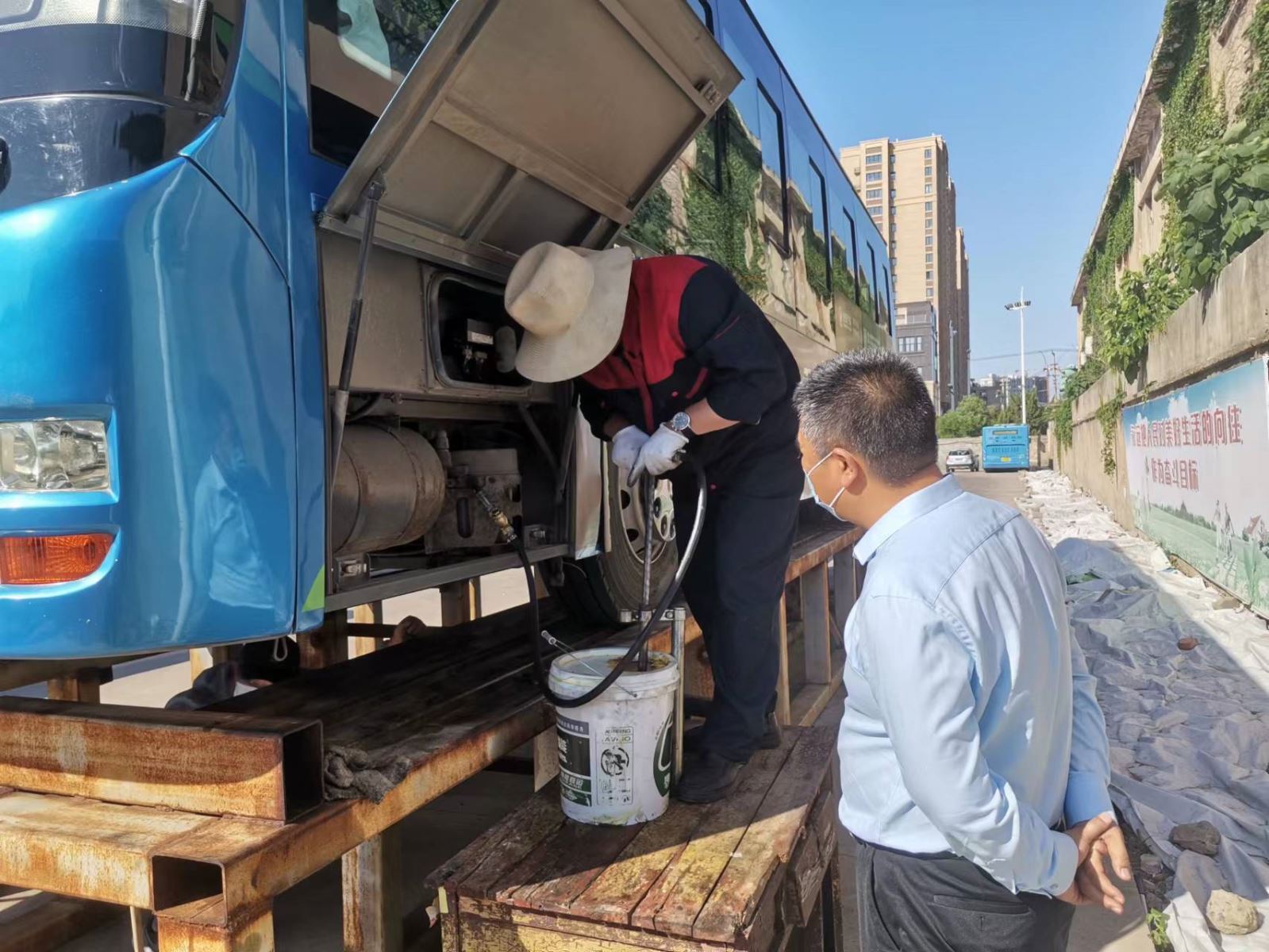 公交集團公交事業(yè)一部認(rèn)真開展車輛維護保養(yǎng) 扎實做好安全生產(chǎn)月工作