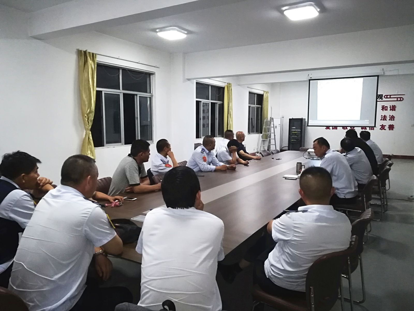 公交集團海通公交公司開展事故、違紀駕駛員安全專題教育分析會