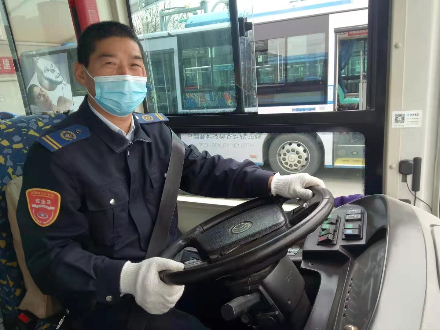 公交集團(tuán)公交18路駕駛員馬繼浩拾金不昧受贊揚(yáng)