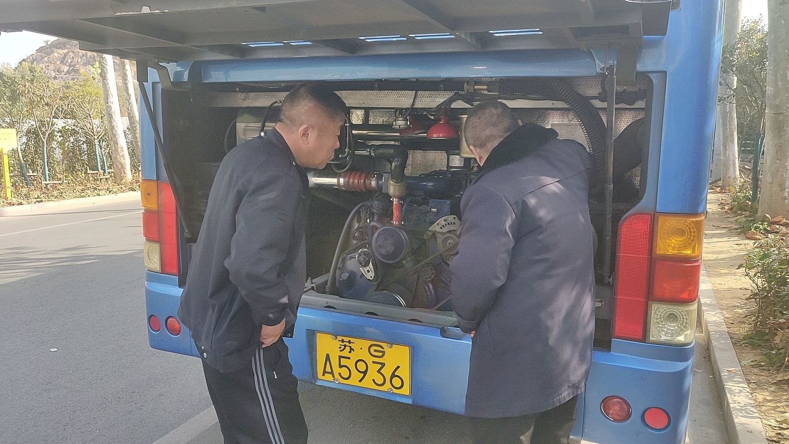 公交集團(tuán)公交事業(yè)一部積極開展上路檢查做好運(yùn)營保障