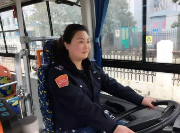 靚麗風姿，“三八節(jié)”里公交集團女員工們的別樣芳華