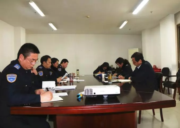 公交集團(tuán)快速公交公司召開民主生活會