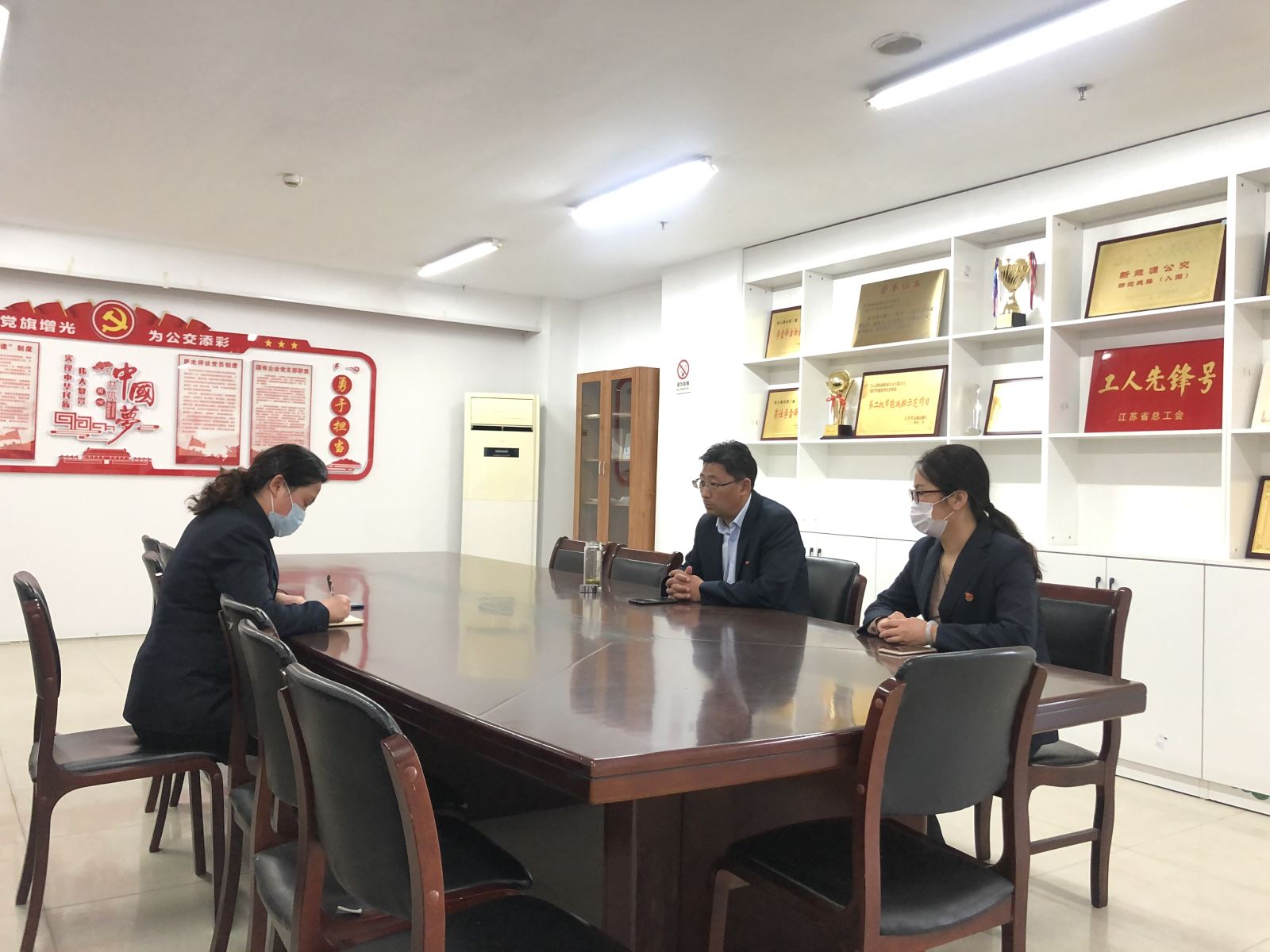 公交集團(tuán)開(kāi)展節(jié)前作風(fēng)檢查，確保廉潔過(guò)節(jié)