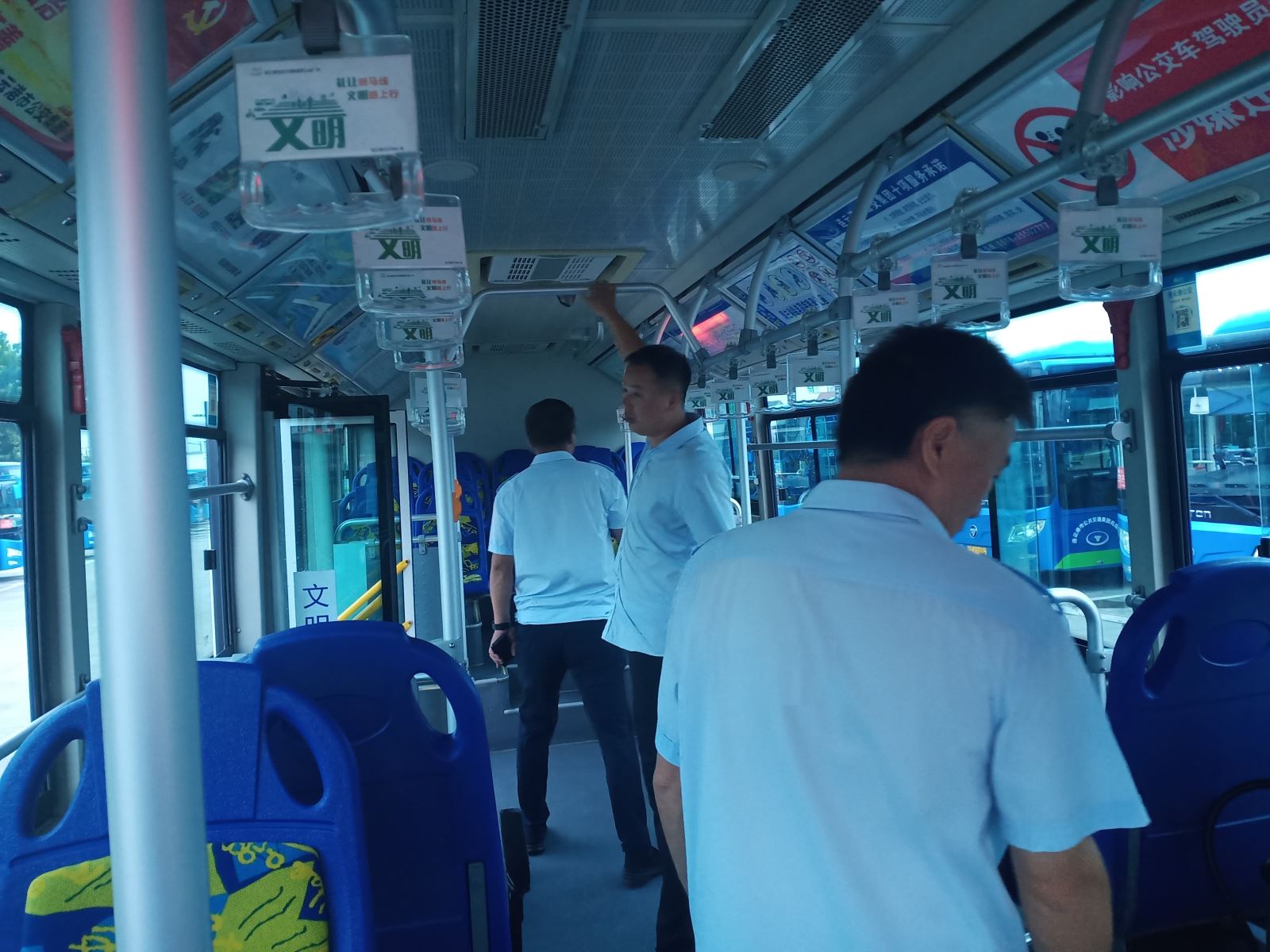 公交集團(tuán)公交事業(yè)一部加強車輛出場早檢查  扎實推進(jìn)創(chuàng)文工作深入開展