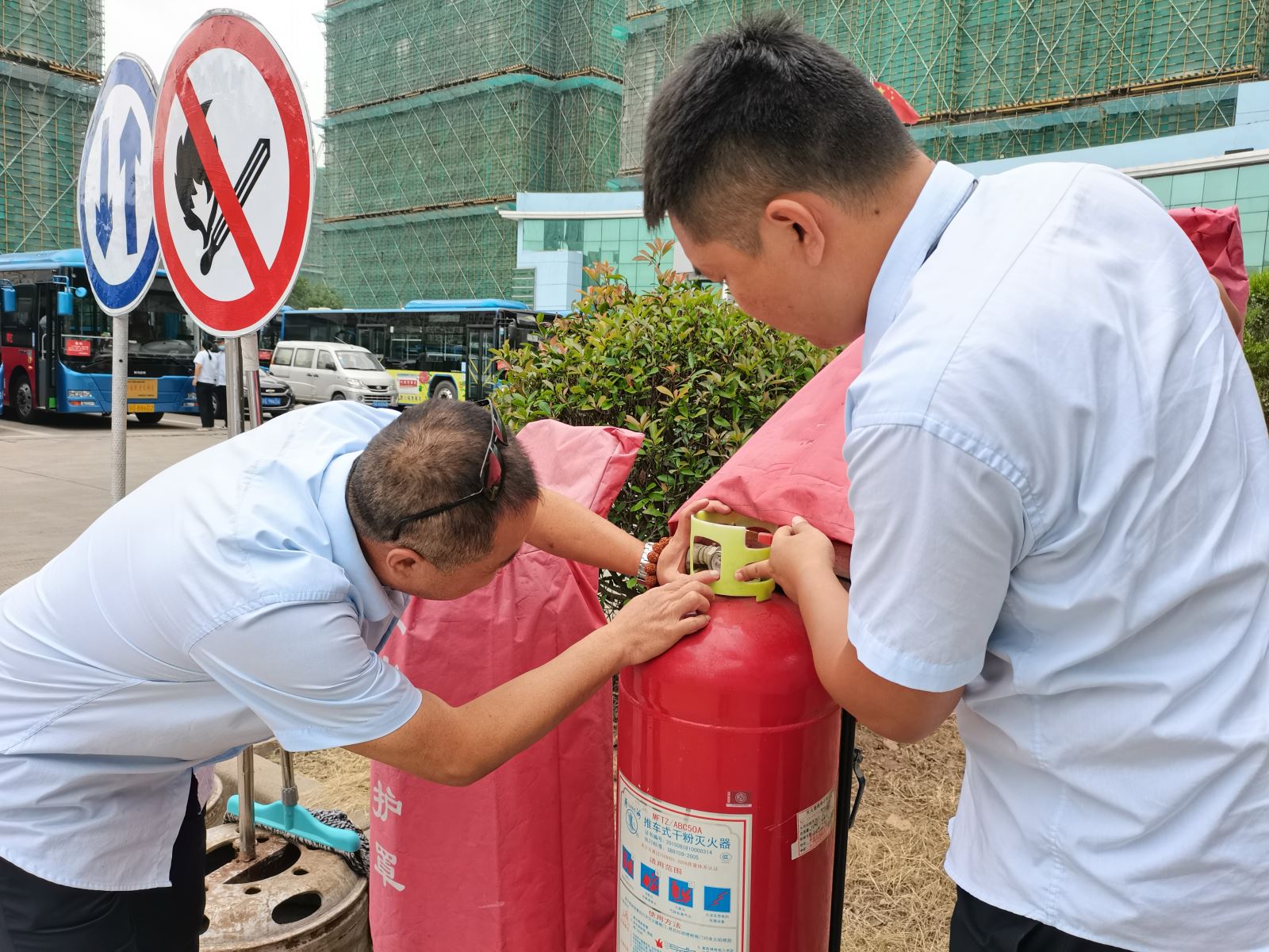 公交集團(tuán)公交事業(yè)一部開展雙節(jié)前安全大檢查