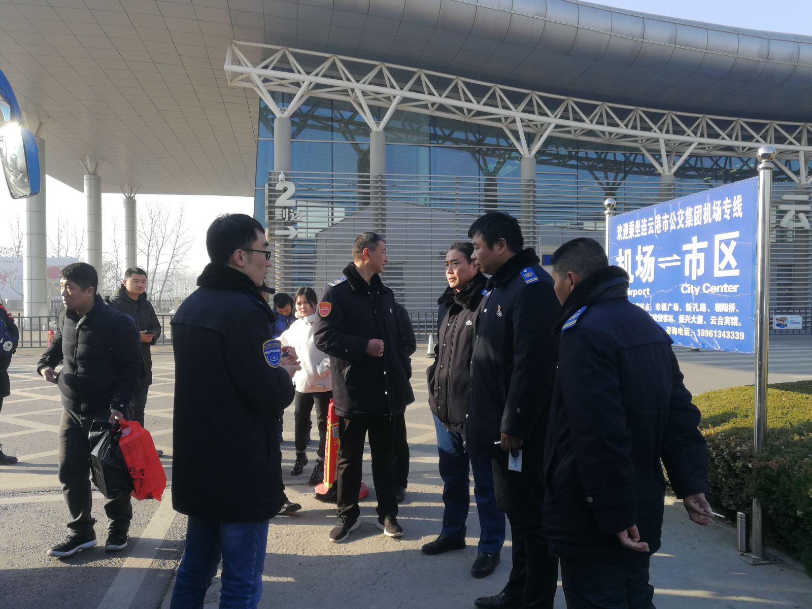 公交集團(tuán)經(jīng)營(yíng)發(fā)展事業(yè)部開(kāi)展春運(yùn)期間文明線檢查工作