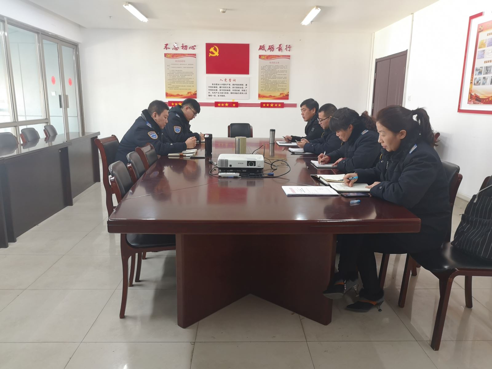 公交集團(tuán)快速公交事業(yè)部召開(kāi)開(kāi)通B12區(qū)間線(xiàn)專(zhuān)項(xiàng)會(huì)議