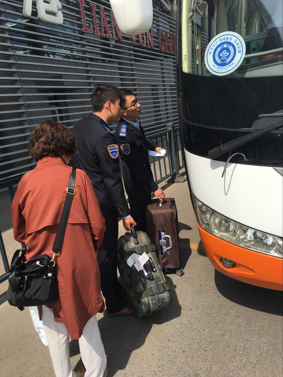 公交佳連公司開展“文明系列活動”為創(chuàng)建文明城市增光添彩