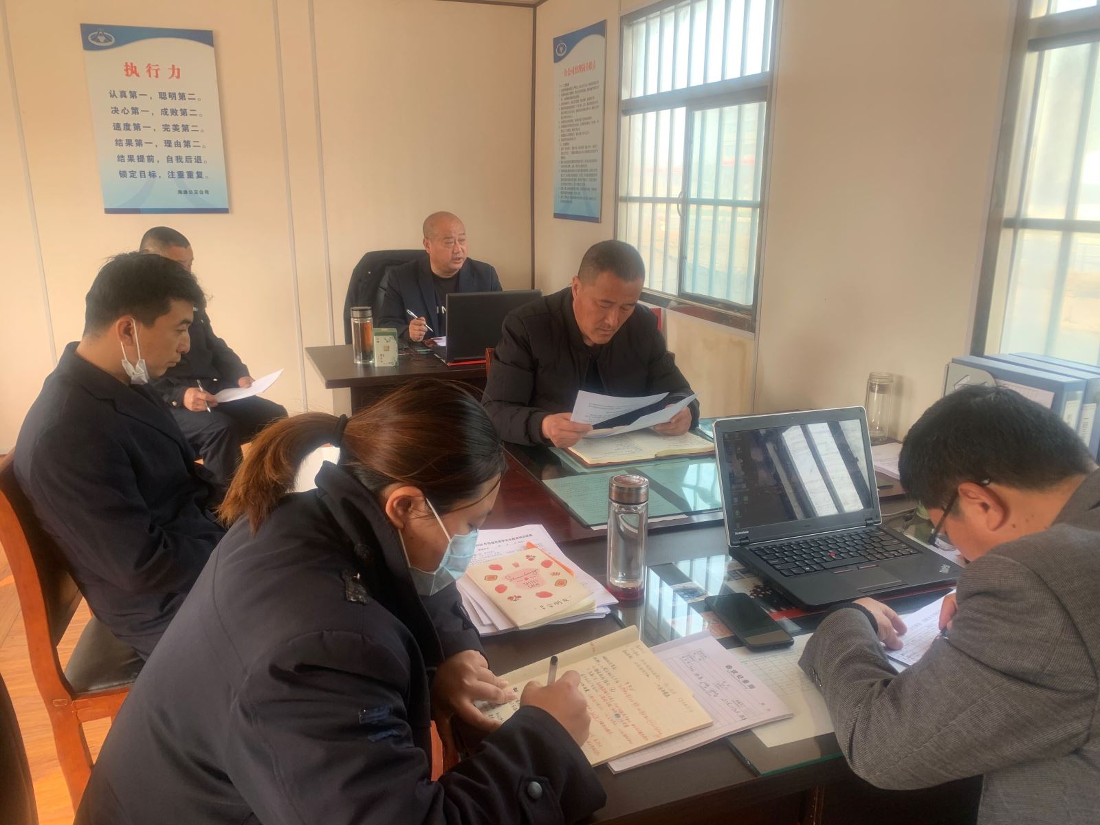 公交集團(tuán)公交事業(yè)一部分公司召開“五一”運(yùn)輸保障會(huì)議