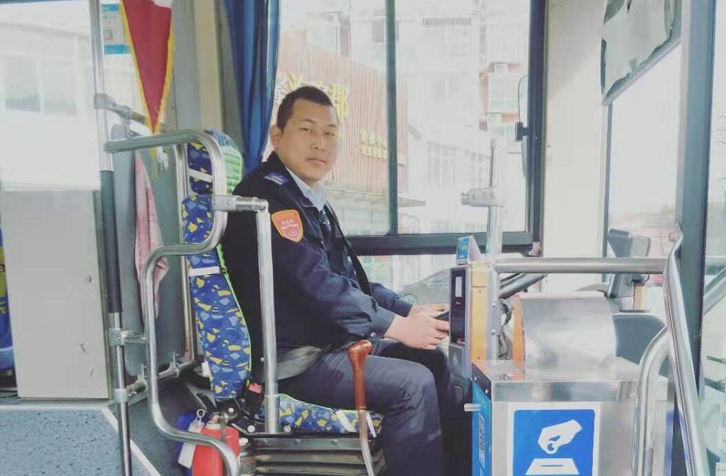 公交集團(tuán)公交事業(yè)一部24路駕駛員徐剛 受乘客來(lái)信表?yè)P(yáng)