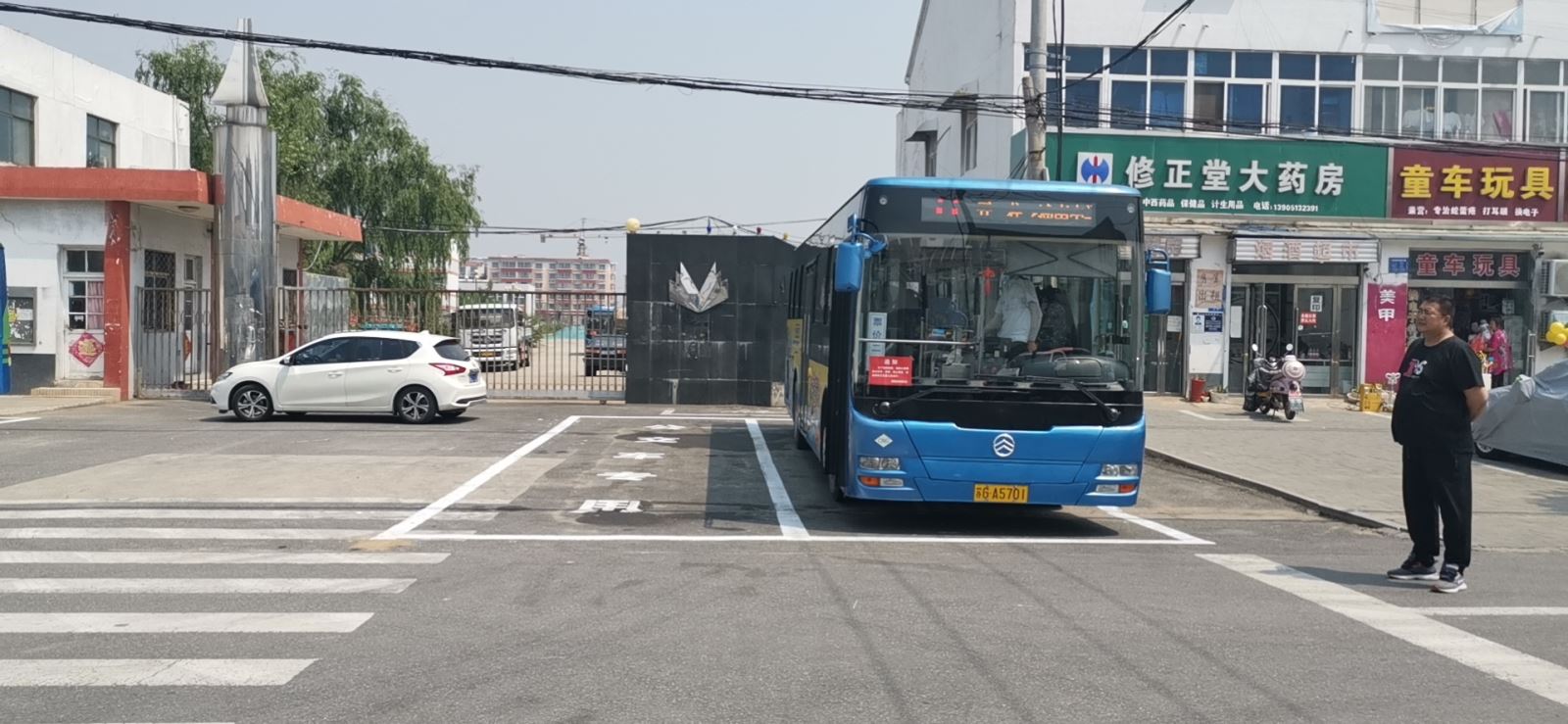 公交集團(tuán)公交事業(yè)一部積極對(duì)接浦南 鎮(zhèn)政府  規(guī)劃浦南公交?？奎c(diǎn)