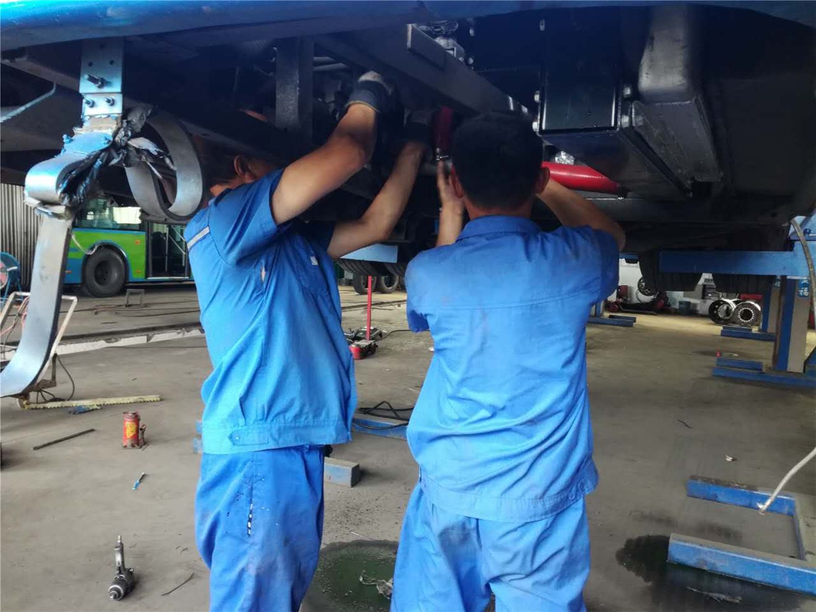 公交大浦廠承接蘇州金龍水箱改造工作