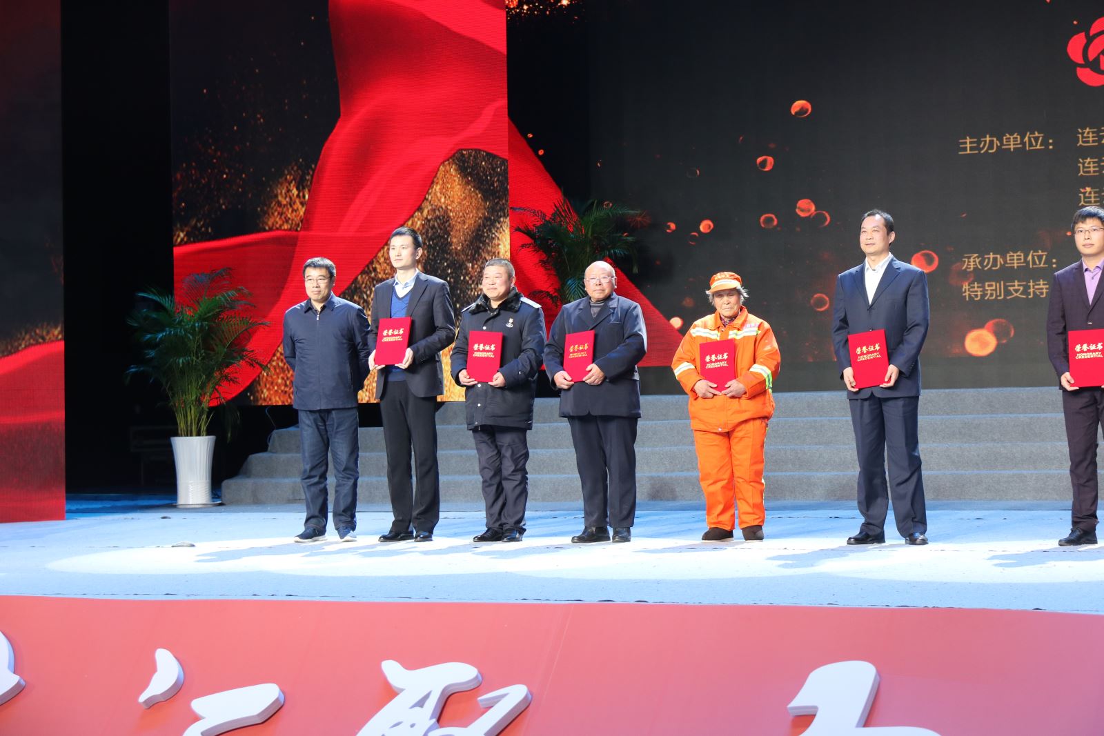 公交集團公交事業(yè)一部23路駕駛員喬曉峰獲得“信用個人”獎項