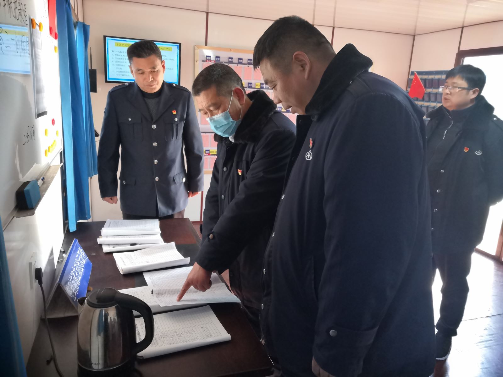 公交集團(tuán)公交事業(yè)二部開展“隱患排查月”安全生產(chǎn)專項檢查