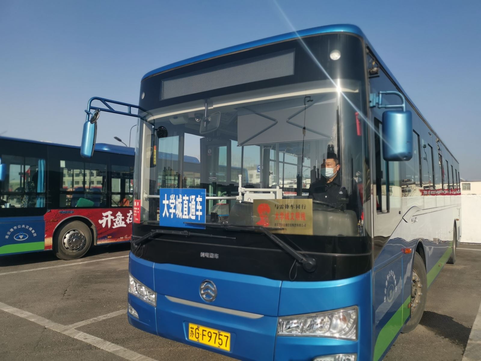 公交集團公交事業(yè)一部 開通大學(xué)城返校直通車 確保客流平穩(wěn)疏導(dǎo)