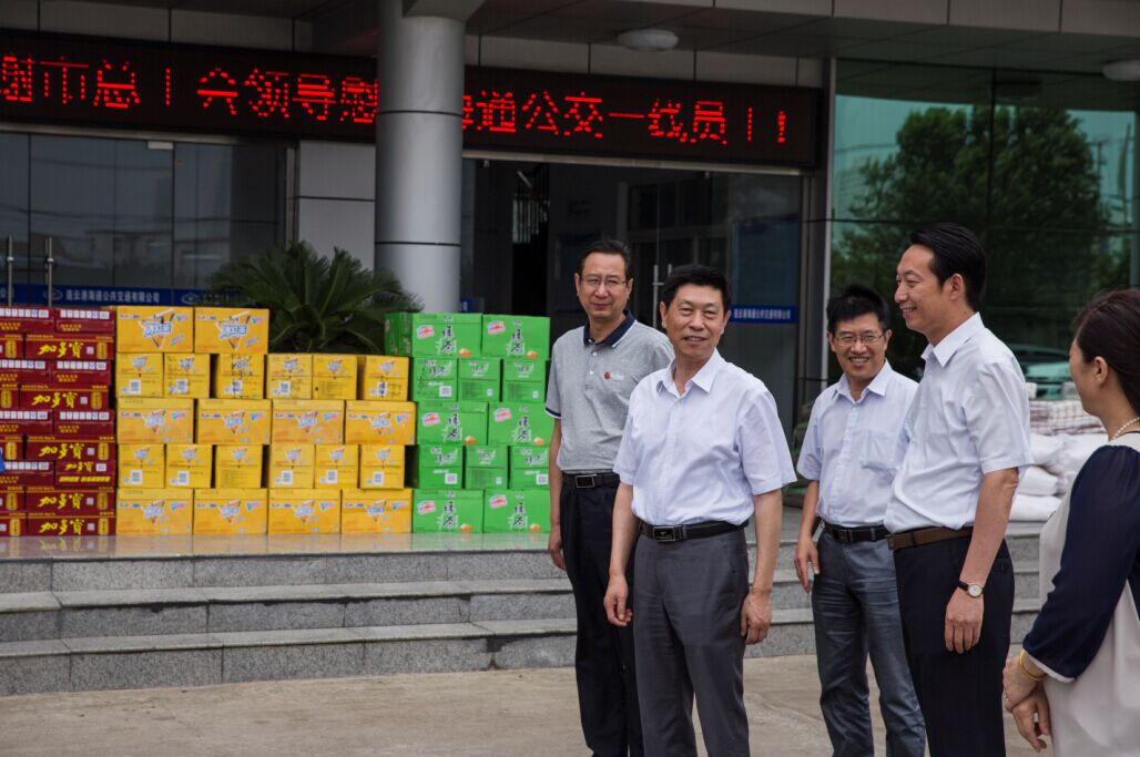 市總工會領(lǐng)導看望慰問海通公交一線員工