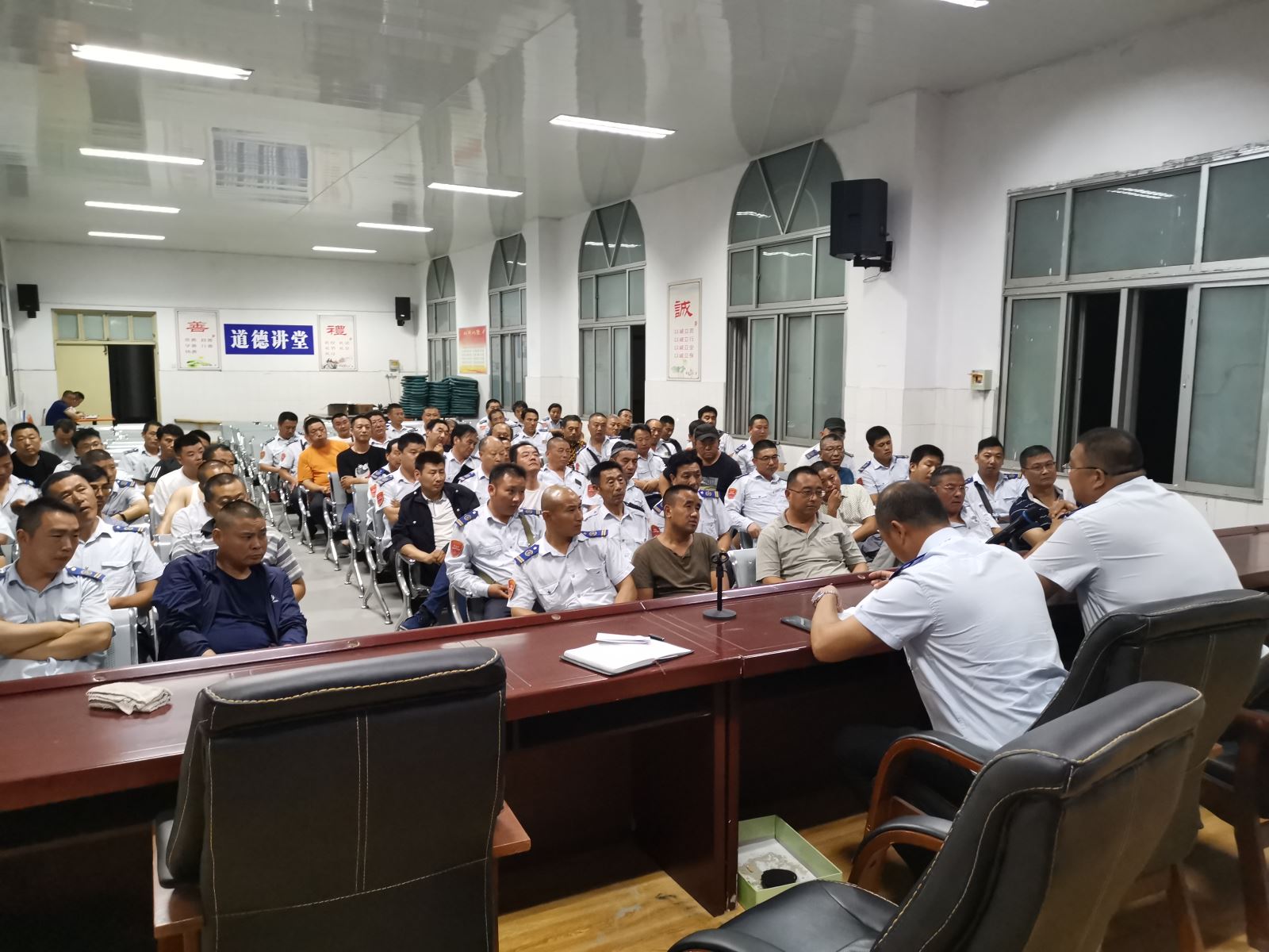 公交集團(tuán)公交事業(yè)一部召開“安全行車” 專項(xiàng)會(huì)議