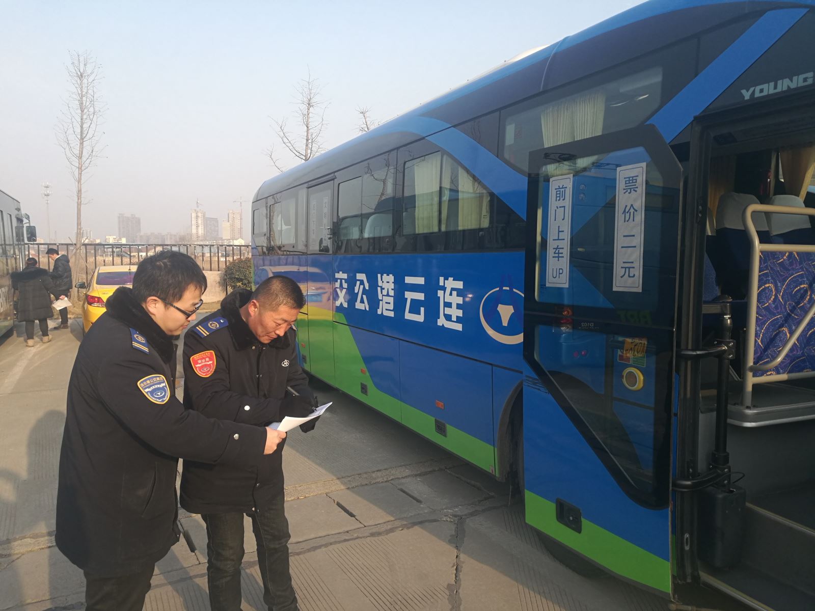 公交集團(tuán)經(jīng)營發(fā)展事業(yè)部做好春運(yùn)期間公交車輛衛(wèi)生整治工作