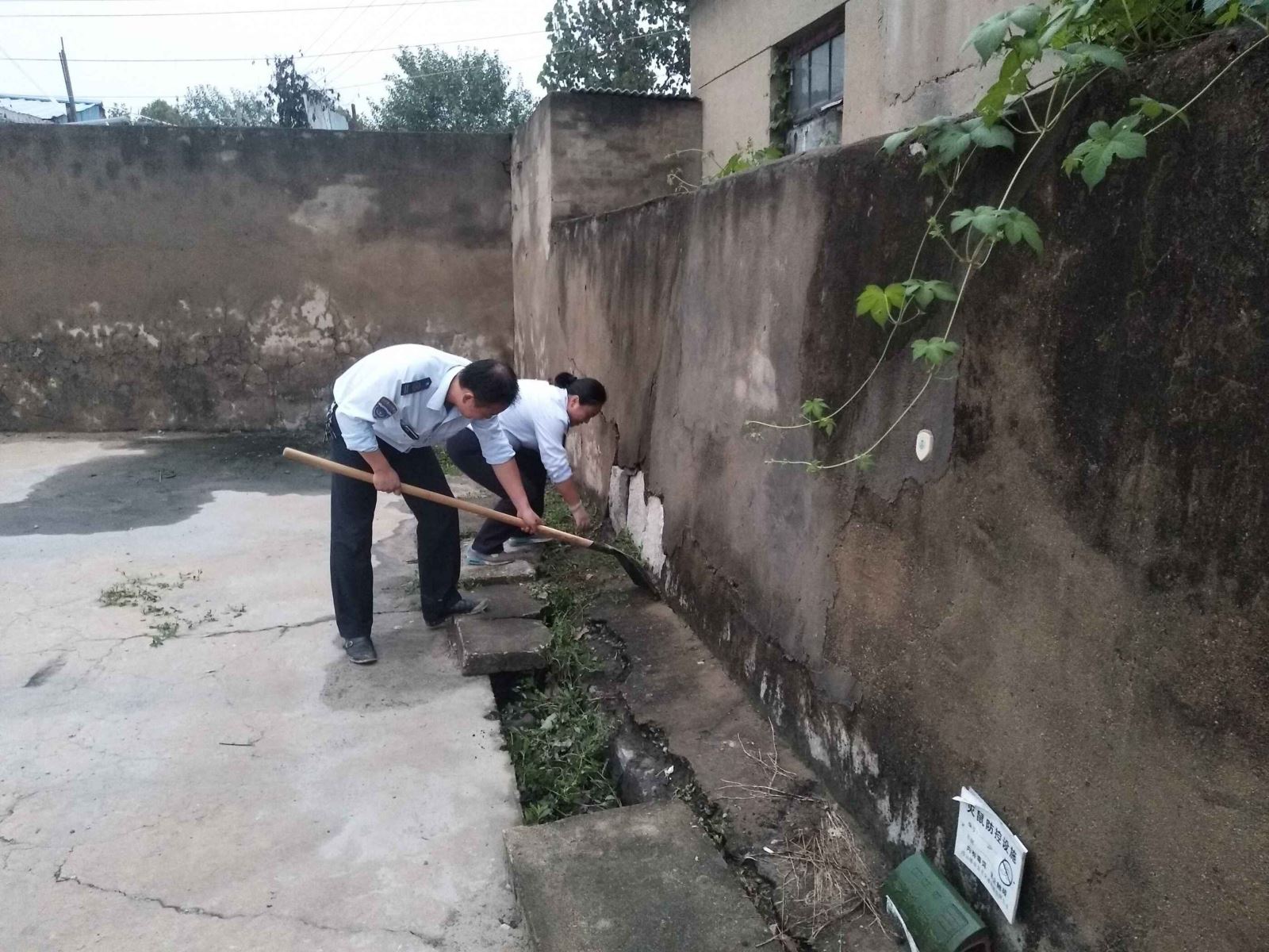 公交集團(tuán)海通公交公司做好場站衛(wèi)生清潔助力創(chuàng)文工作