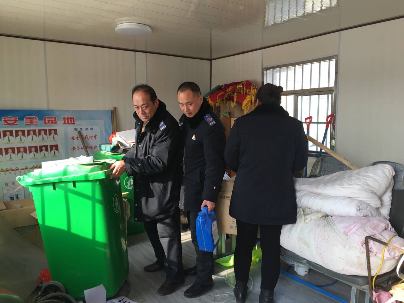 公交集團(tuán)公交事業(yè)一部開展衛(wèi)生大掃除 強(qiáng)化創(chuàng)文工作