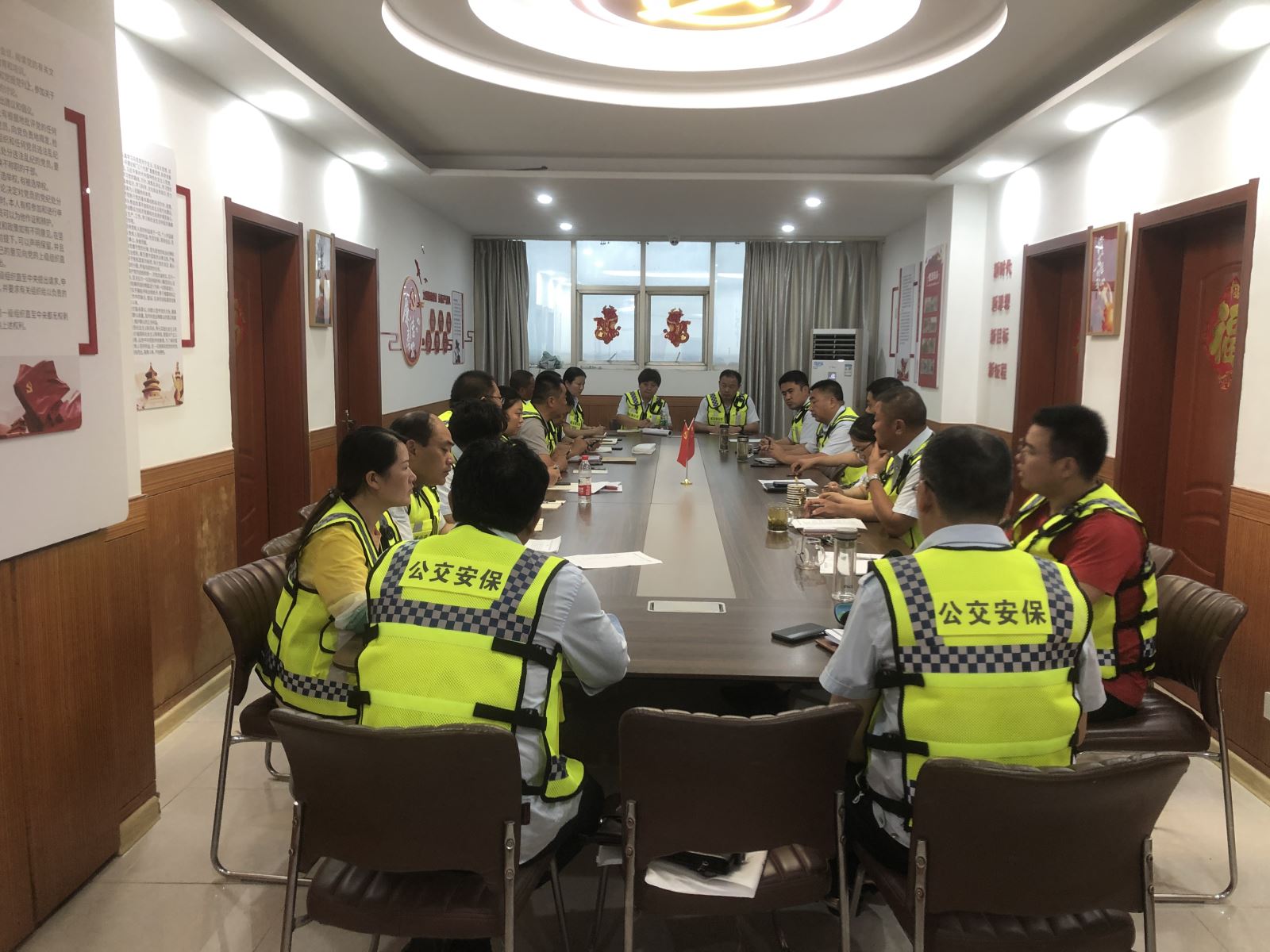 公交集團(tuán)公交事業(yè)一部召開防汛防臺(tái)風(fēng)部署工作會(huì)