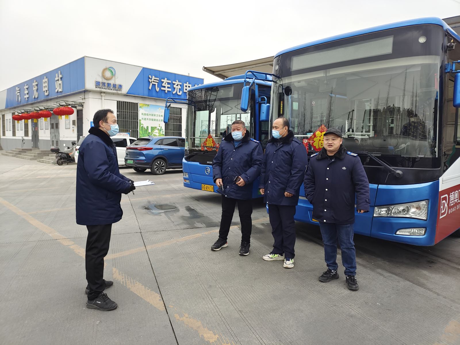 公交集團公交事業(yè)一部緊繃反恐弦 嚴查危險品  確保春運安全