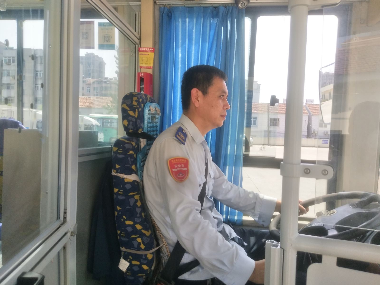 公交集團(tuán)公交事業(yè)一部119路駕駛員李紅波拾金不昧受表揚(yáng)