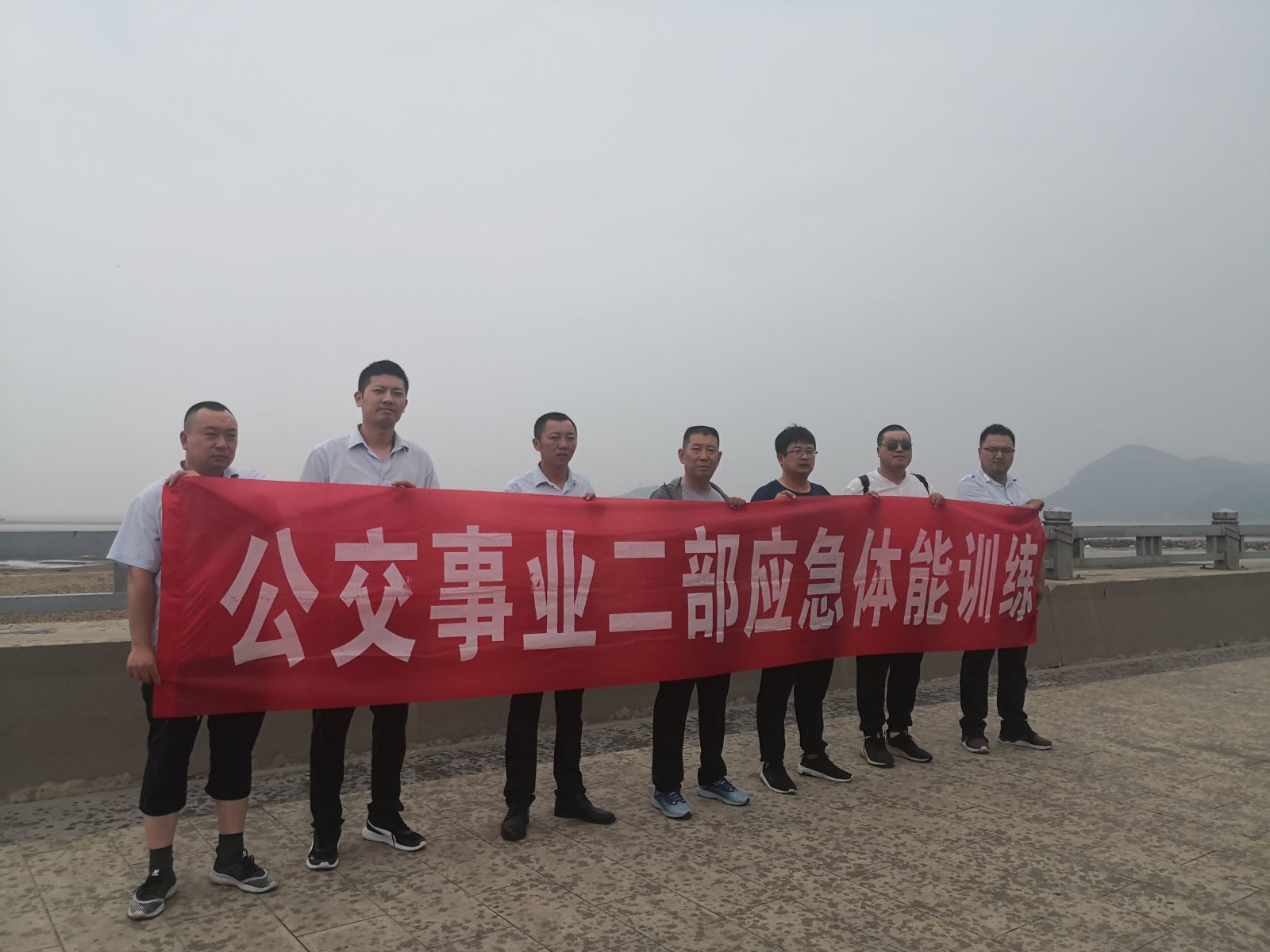 公交集團(tuán)公交事業(yè)二部持續(xù)組織開展應(yīng)急救援體能訓(xùn)練活動(dòng)