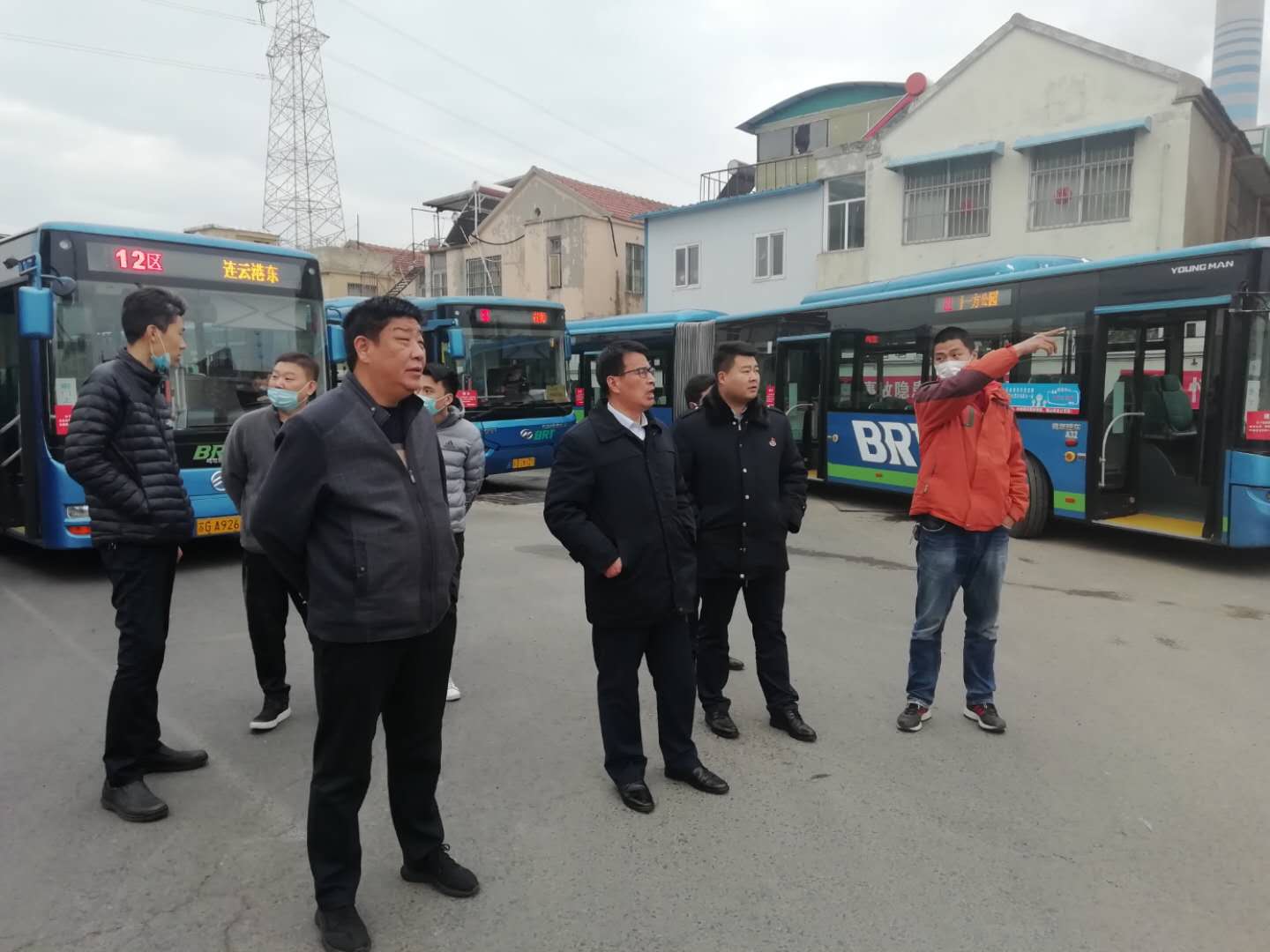 公交集團領導班子至快速公交事業(yè)部海州站進行現(xiàn)場調(diào)研
